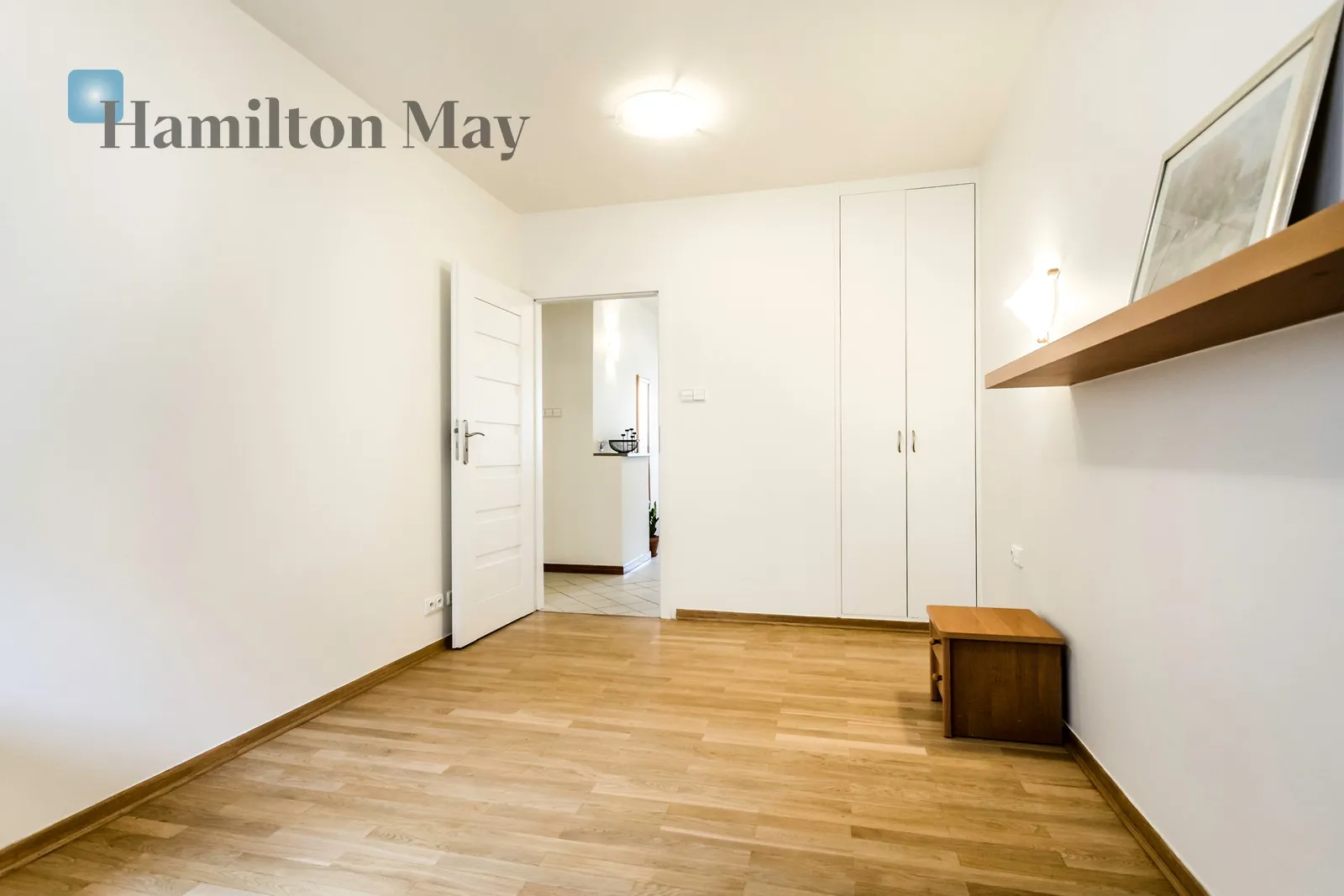 City: Warszawa Street: Hoża Region: Śródmieście Subregion: Śródmieście Południowe Distance to centre: 0.46 km Level: 3 - slider