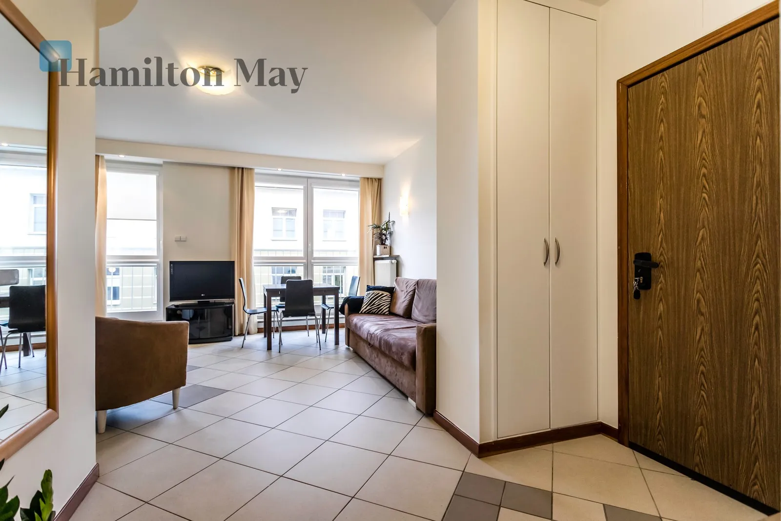 City: Warszawa Street: Hoża Region: Śródmieście Subregion: Śródmieście Południowe Distance to centre: 0.46 km Level: 3 Price: 4300 PLN Bedrooms: 2 - slider