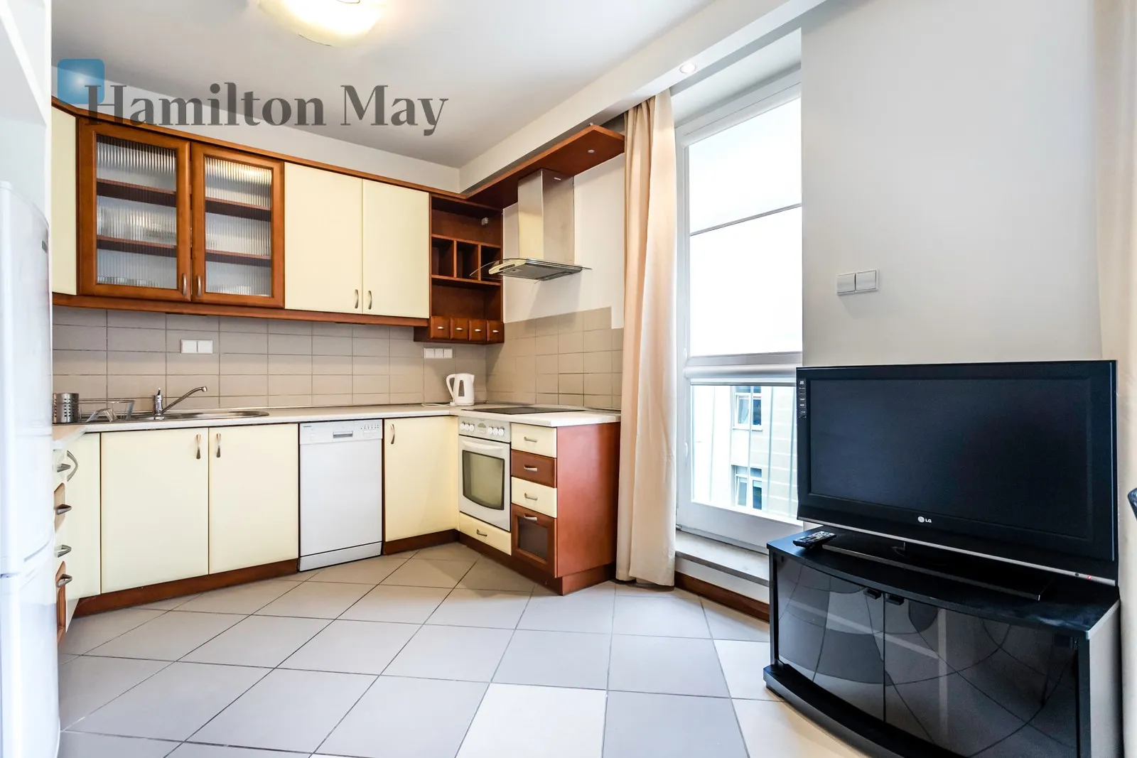 Street: Hoża Region: Śródmieście Subregion: Śródmieście Południowe Distance to centre: 0.46 km Level: 3 Price: 4300 PLN Bedrooms: 2 Bathrooms: 1 - slider