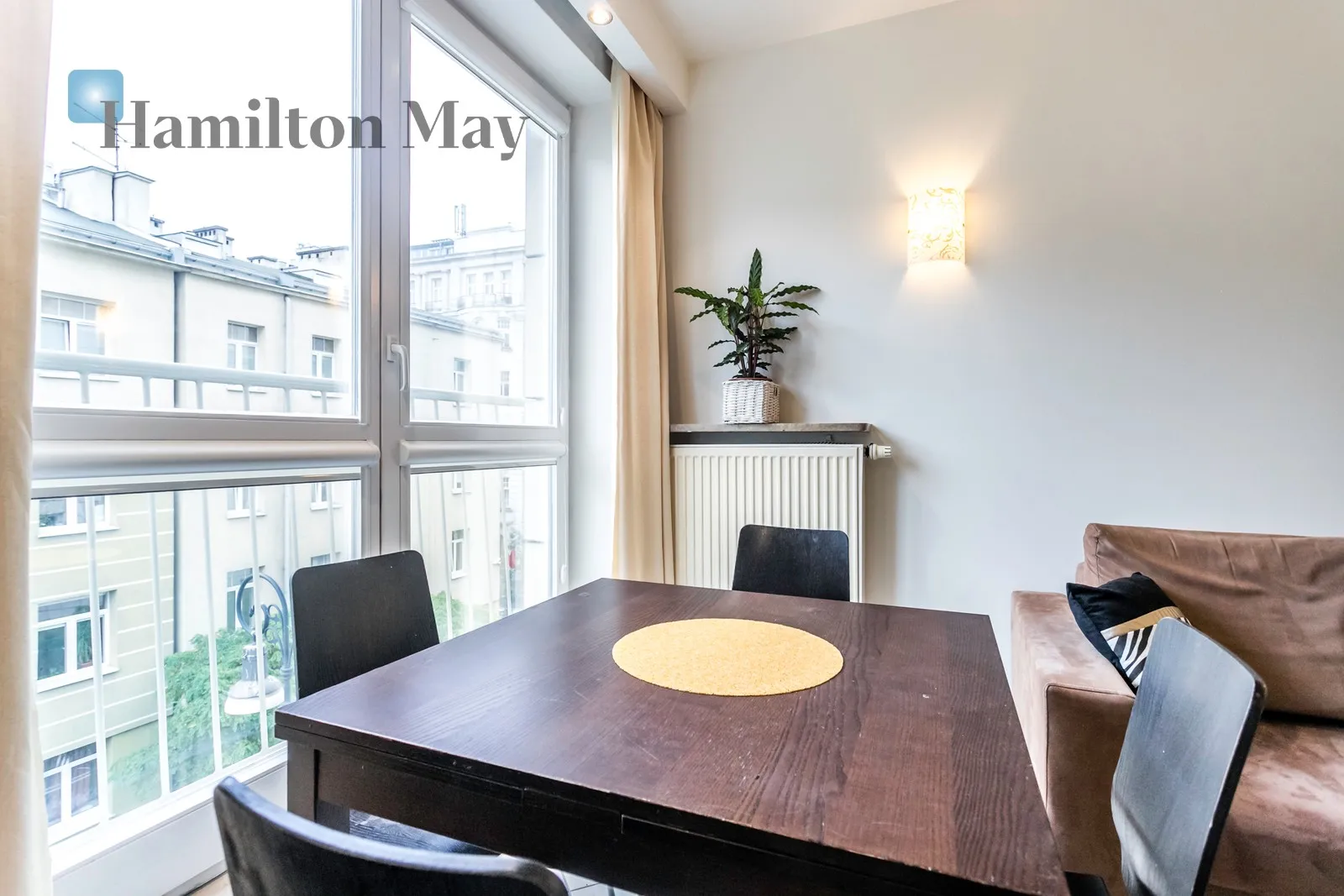 Street: Hoża Region: Śródmieście Subregion: Śródmieście Południowe Distance to centre: 0.46 km Level: 3 Price: 4300 PLN Bedrooms: 2 Bathrooms: 1 Size: 64m2 Price/m2: 67 PLN - slider