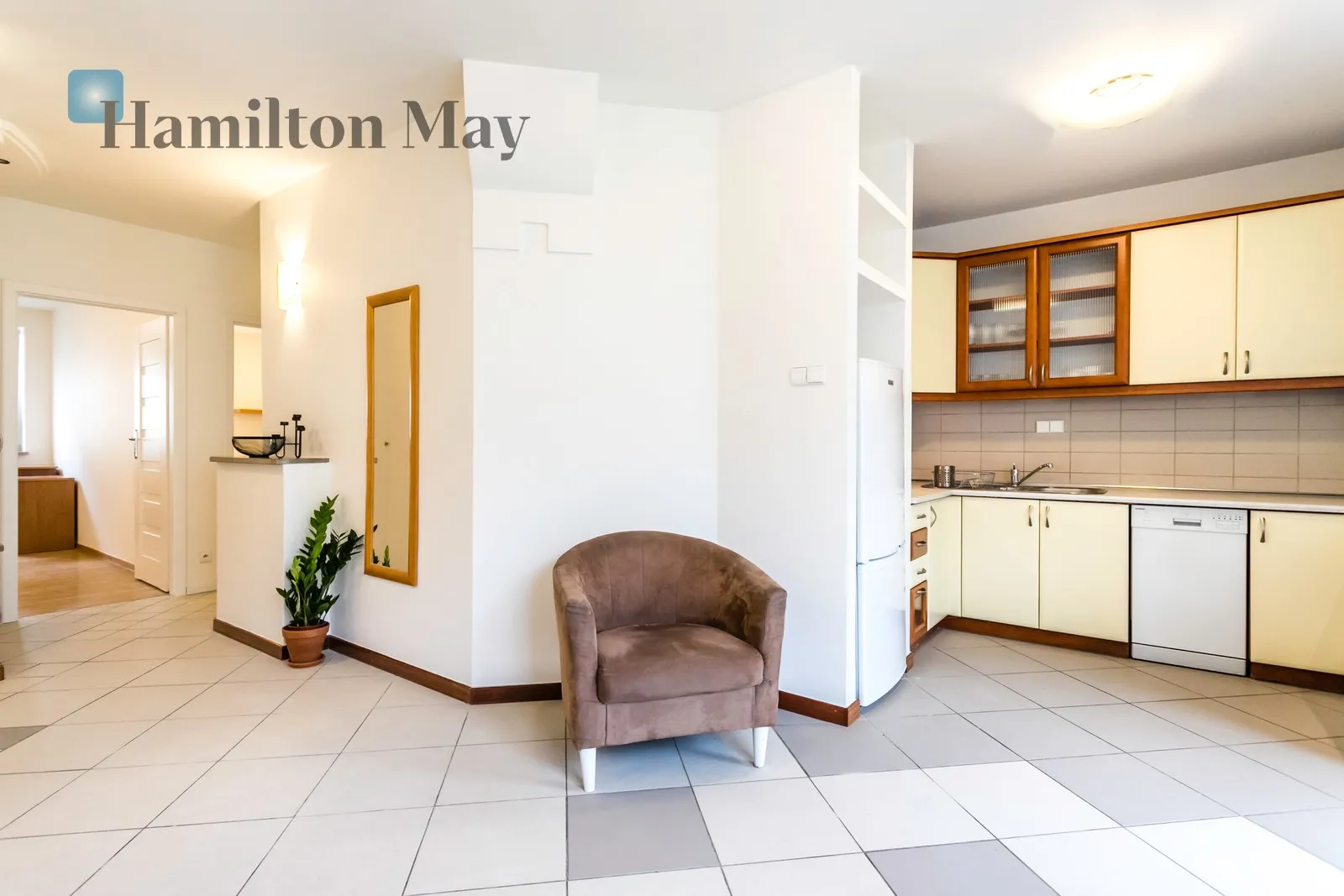 City: Warszawa Street: Hoża Region: Śródmieście Subregion: Śródmieście Południowe Distance to centre: 0.46 km Level: 3 Price: 4300 PLN Bedrooms: 2 Bathrooms: 1 - slider