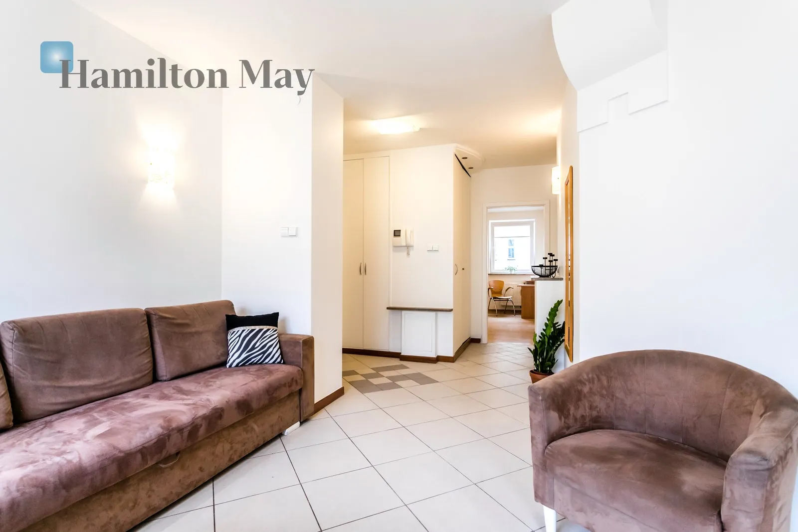 Street: Hoża Region: Śródmieście Subregion: Śródmieście Południowe Distance to centre: 0.46 km Level: 3 Price: 4300 PLN Bedrooms: 2 Bathrooms: 1 Size: 64m2 - slider