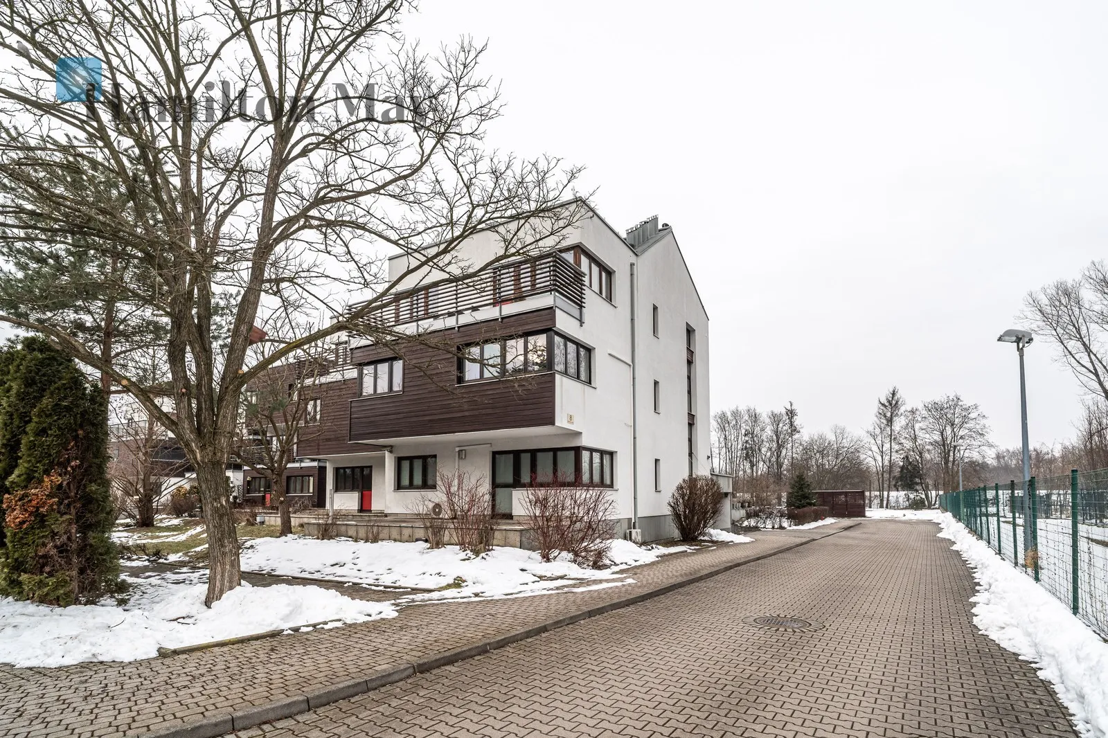 Bedrooms: 1 Bathrooms: 1 Size: 50m2 Price/m2: 74 PLN - slider