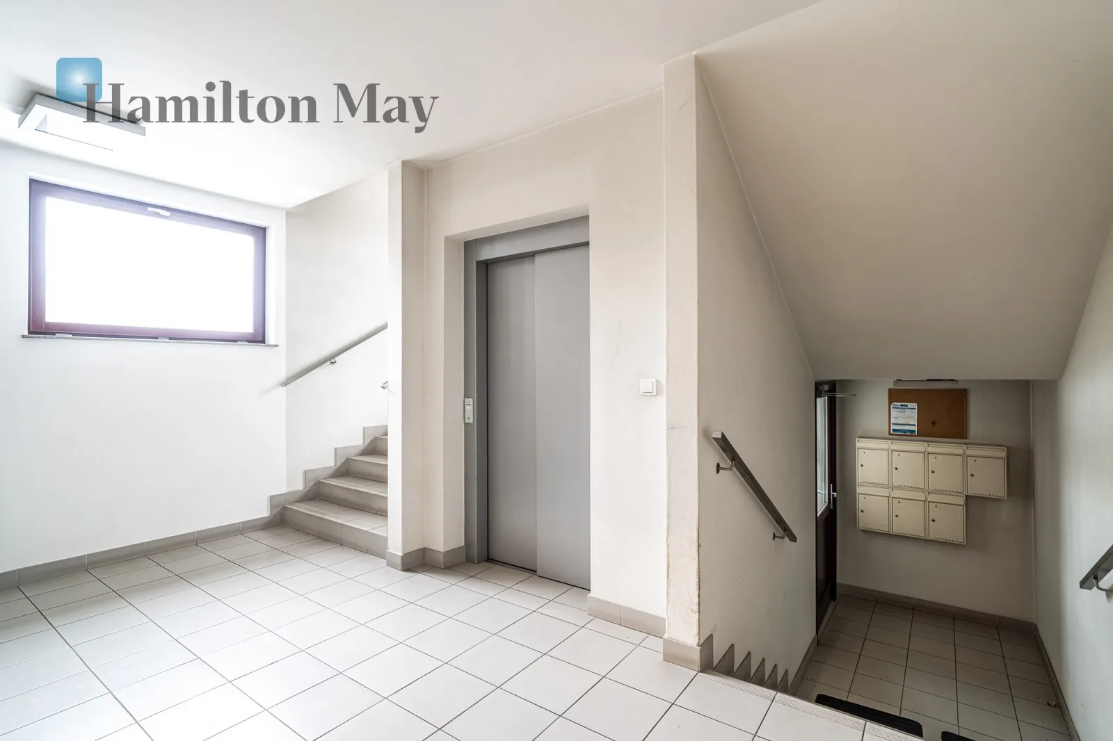 Distance to centre: 4.65 km Price: 3700 PLN Bedrooms: 1 Bathrooms: 1 - slider