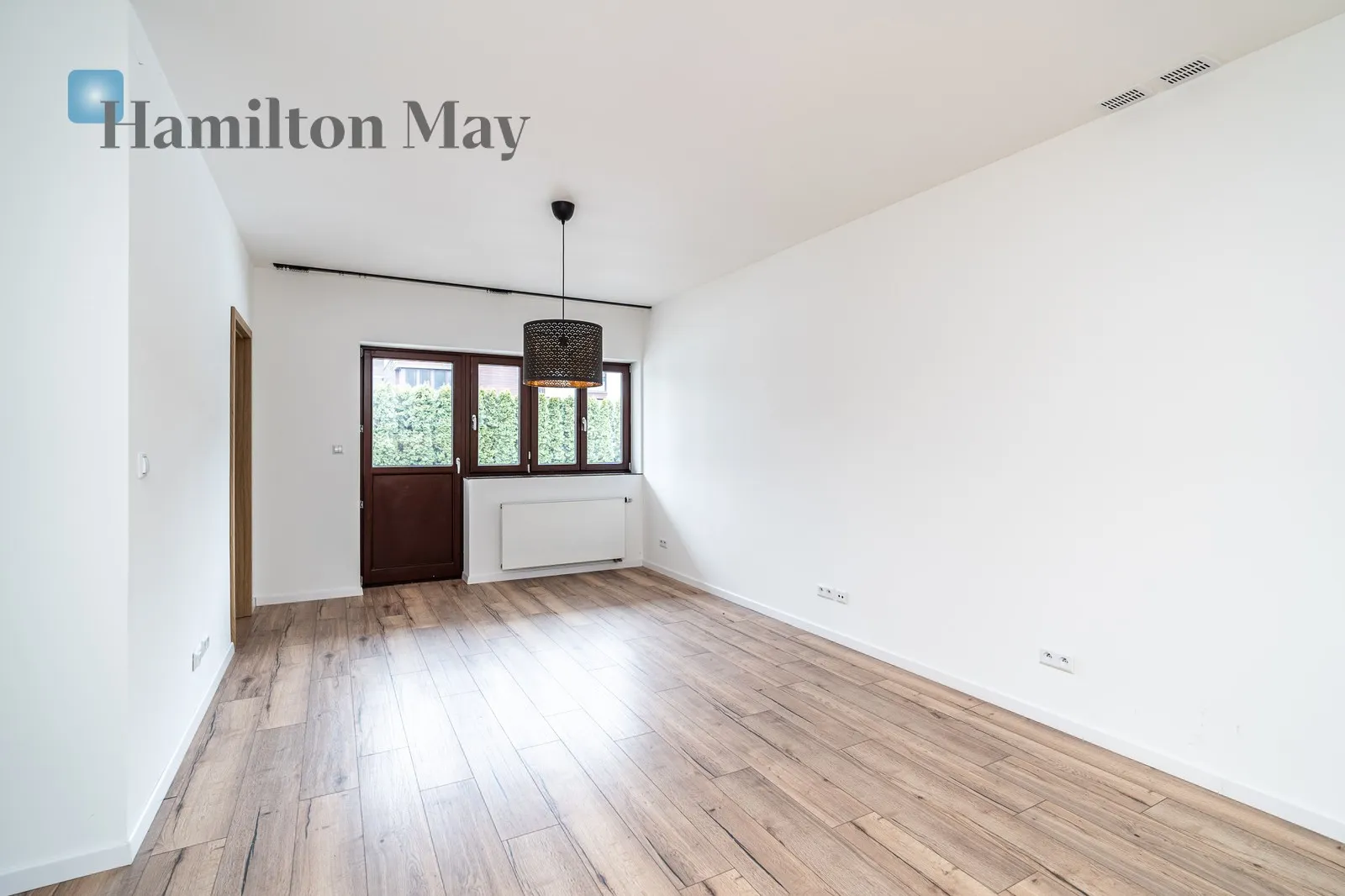 City: Kraków Street: Morelowa Region: Zwierzyniec Distance to centre: 4.65 km Price: 3700 PLN Bedrooms: 1 Bathrooms: 1 Size: 50m2 Price/m2: 74 PLN - slider