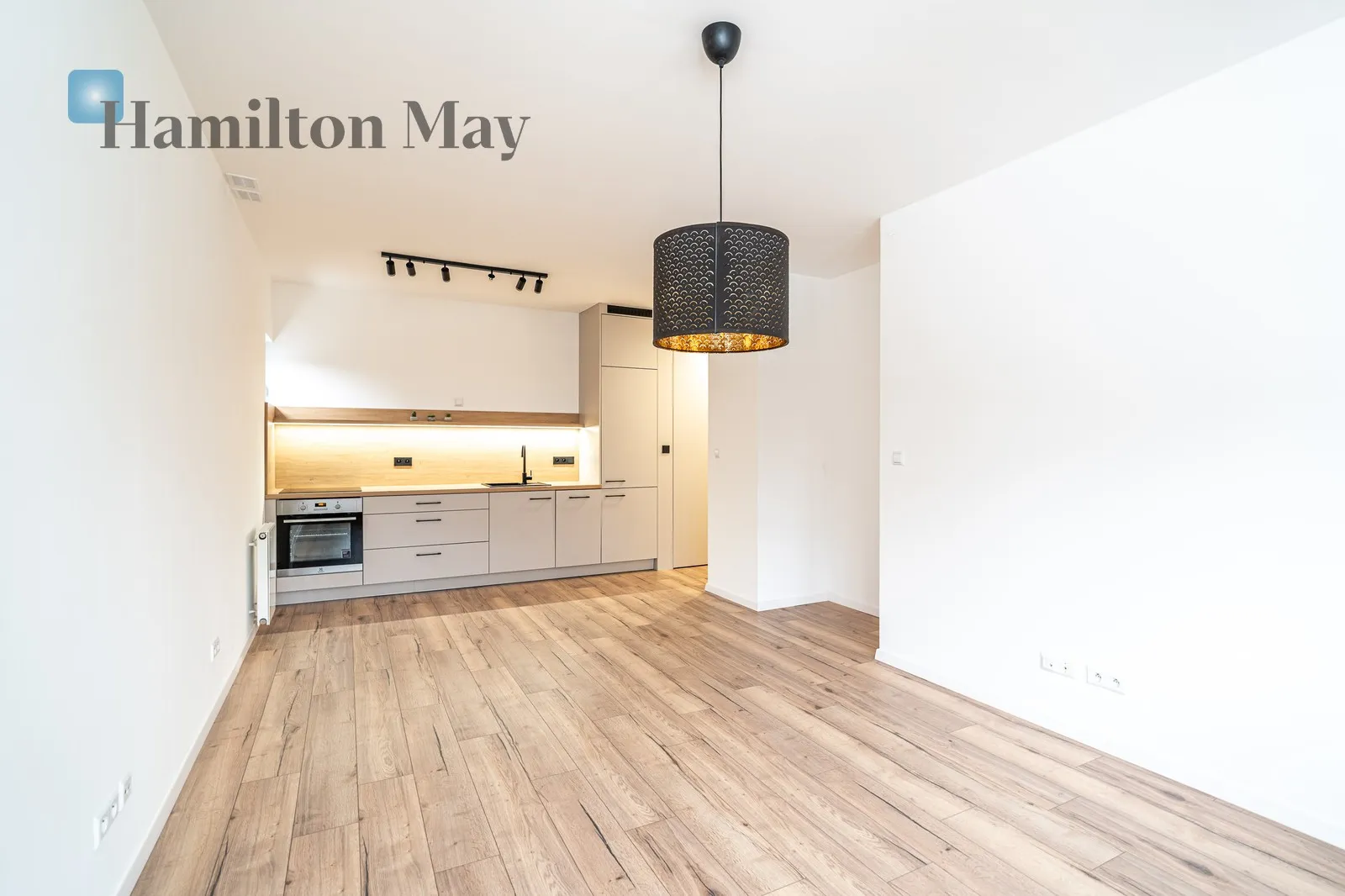 City: Kraków Street: Morelowa Region: Zwierzyniec Distance to centre: 4.65 km Price: 3700 PLN Bedrooms: 1 Bathrooms: 1 - slider