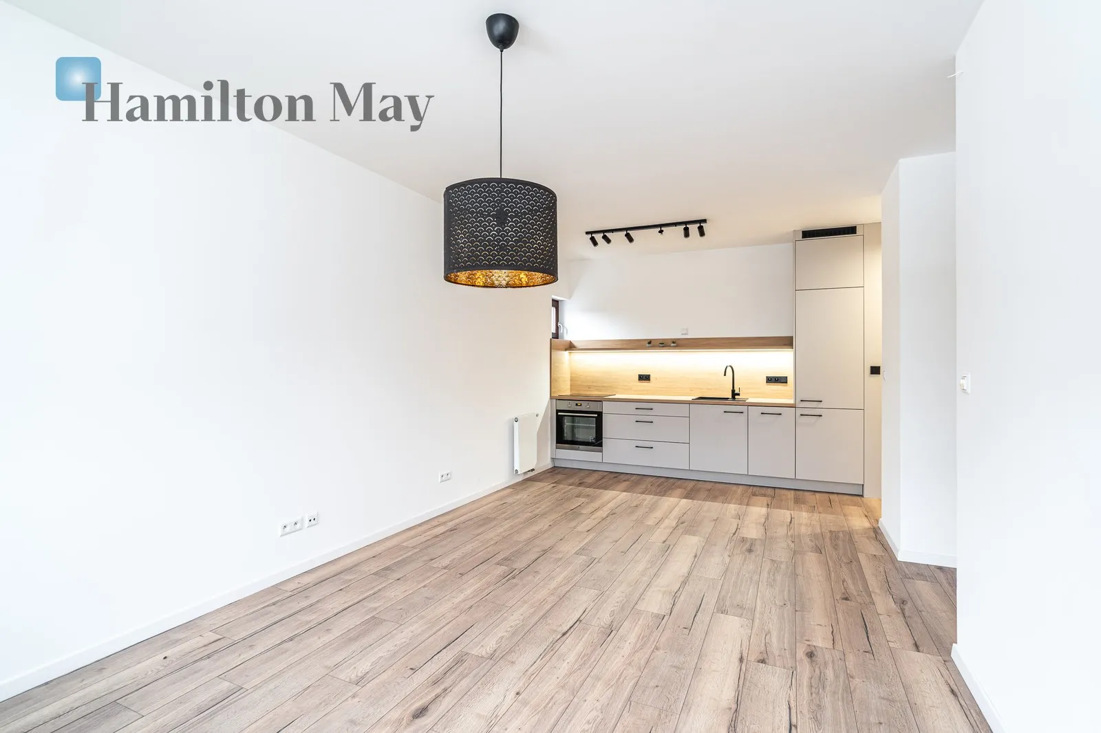 Region: Zwierzyniec Distance to centre: 4.65 km Price: 3700 PLN Bedrooms: 1 Bathrooms: 1 Size: 50m2 Price/m2: 74 PLN - slider