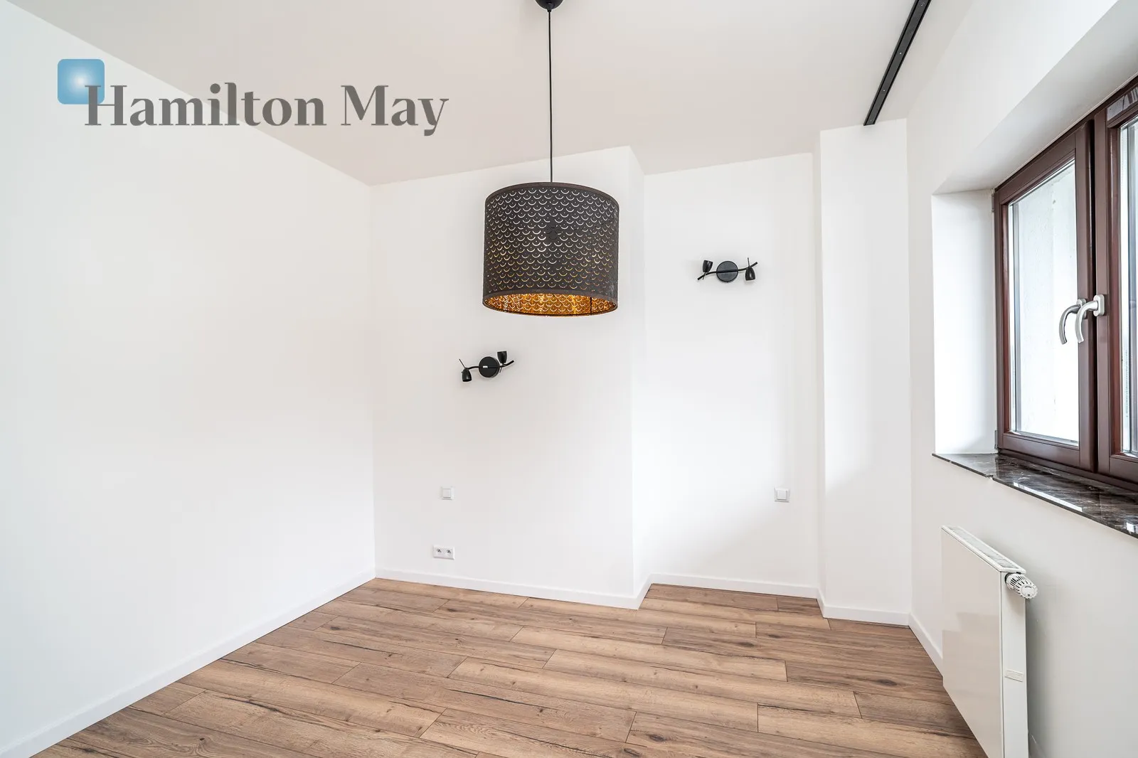 City: Kraków Street: Morelowa Region: Zwierzyniec Distance to centre: 4.65 km Price: 3700 PLN Bedrooms: 1 - slider