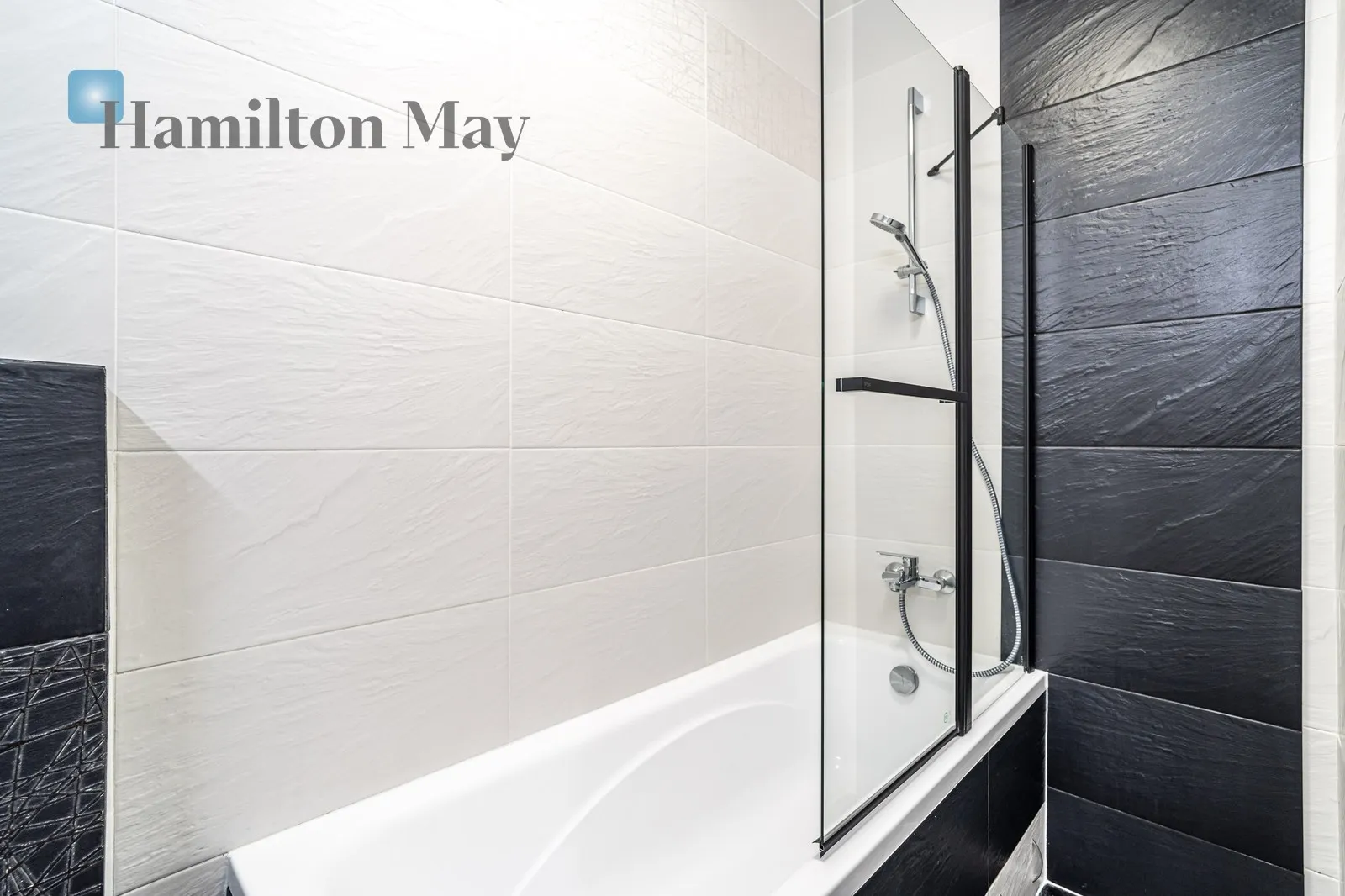 Street: Morelowa Region: Zwierzyniec Distance to centre: 4.65 km Price: 3700 PLN Bedrooms: 1 - slider