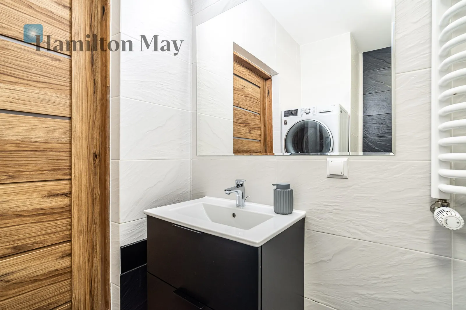 Region: Zwierzyniec Distance to centre: 4.65 km Price: 3700 PLN Bedrooms: 1 Bathrooms: 1 - slider