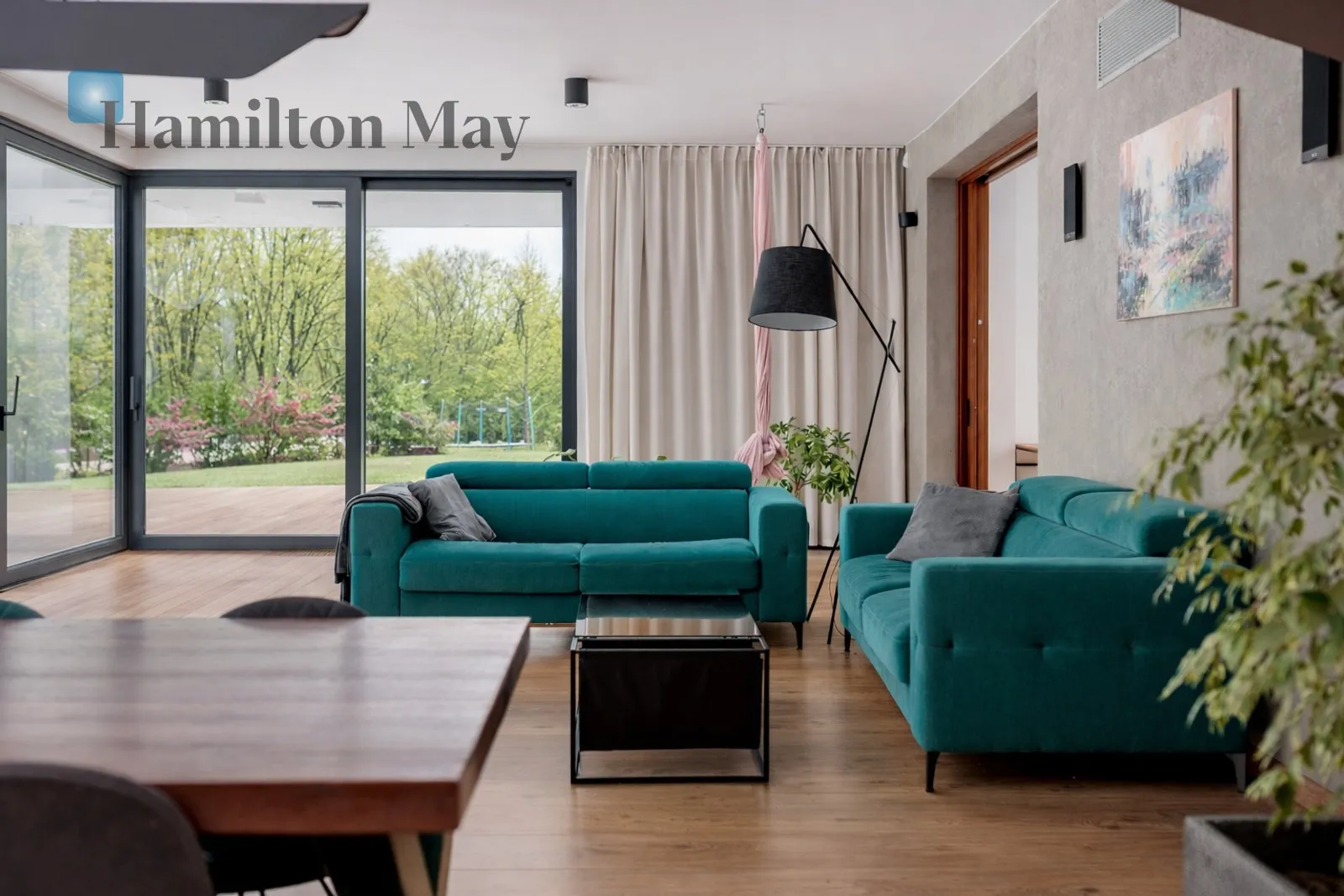 Street: Tuchowska Region: Swoszowice Distance to centre: 8.32 km Price: 5635000 PLN Bedrooms: 5 Bathrooms: 3 Plot size: 7700m2 - slider