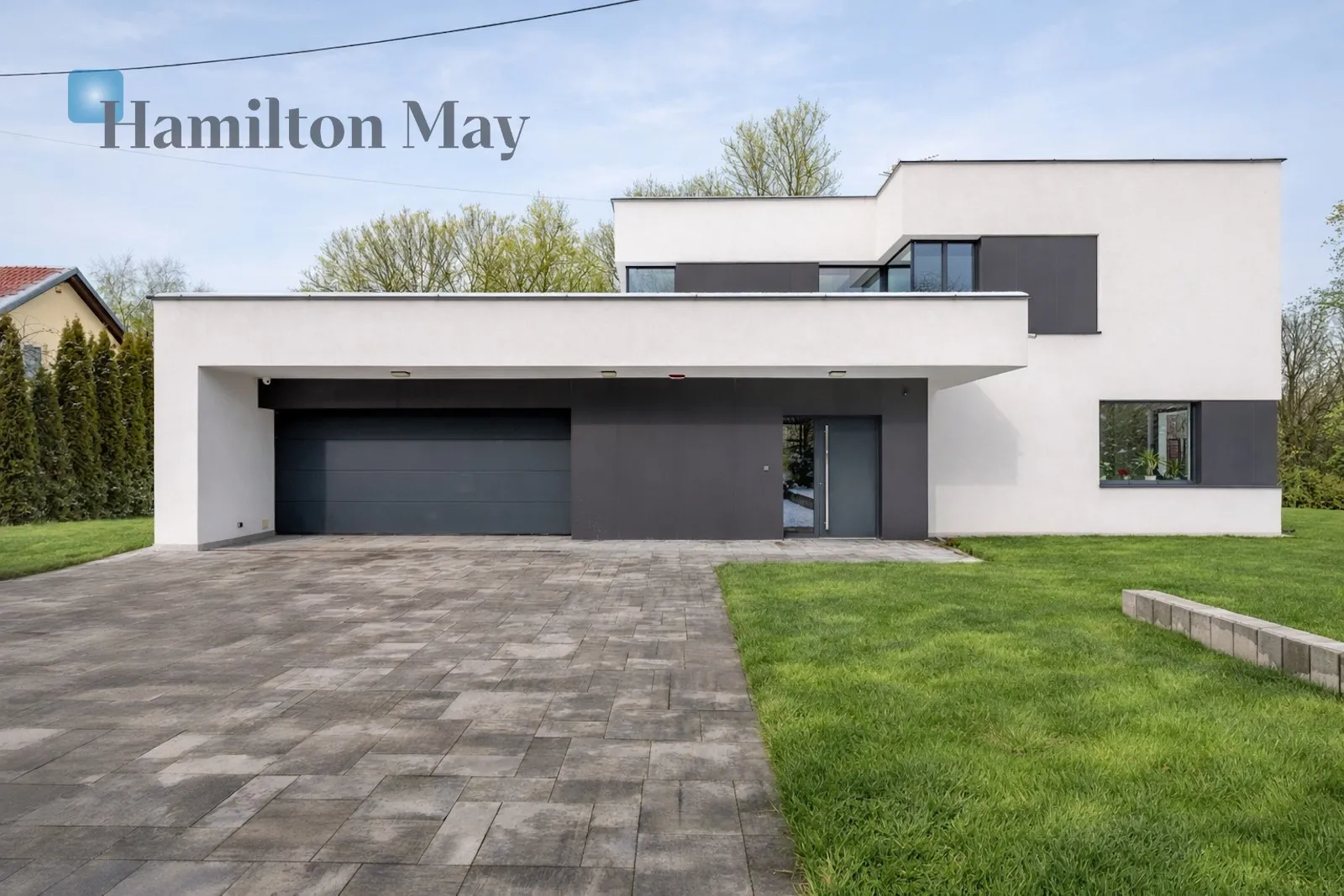 Street: Tuchowska Region: Swoszowice Distance to centre: 8.32 km Price: 5635000 PLN Bedrooms: 5 Bathrooms: 3 Plot size: 7700m2 Price/m2: 15230 PLN - slider