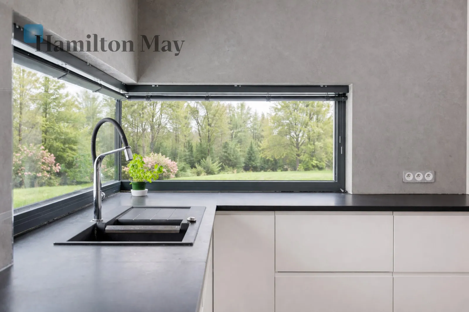 A unique house surrounded by greenery with a 77-acre plot - slider