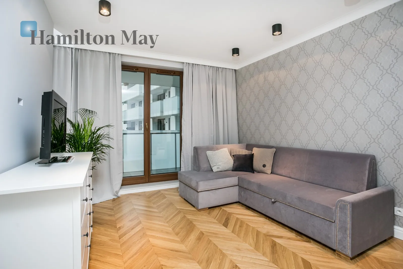 Street: Dzielna Region: Wola Subregion: Nowolipki Distance to centre: 2.56 km Level: 4 Price: 4000 PLN Bedrooms: 1 Bathrooms: 1 Size: 37m2 Price/m2: 108 PLN - slider