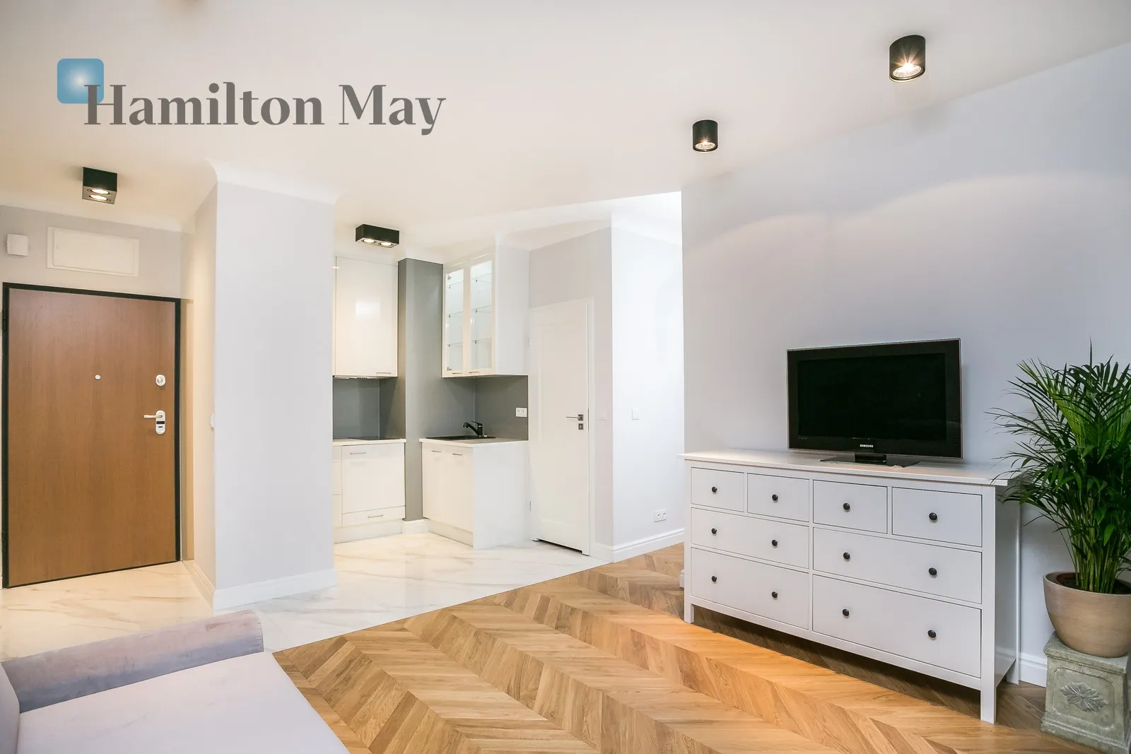 City: Warszawa Street: Dzielna Region: Wola Subregion: Nowolipki Distance to centre: 2.56 km Level: 4 Price: 4000 PLN Bedrooms: 1 Bathrooms: 1 - slider