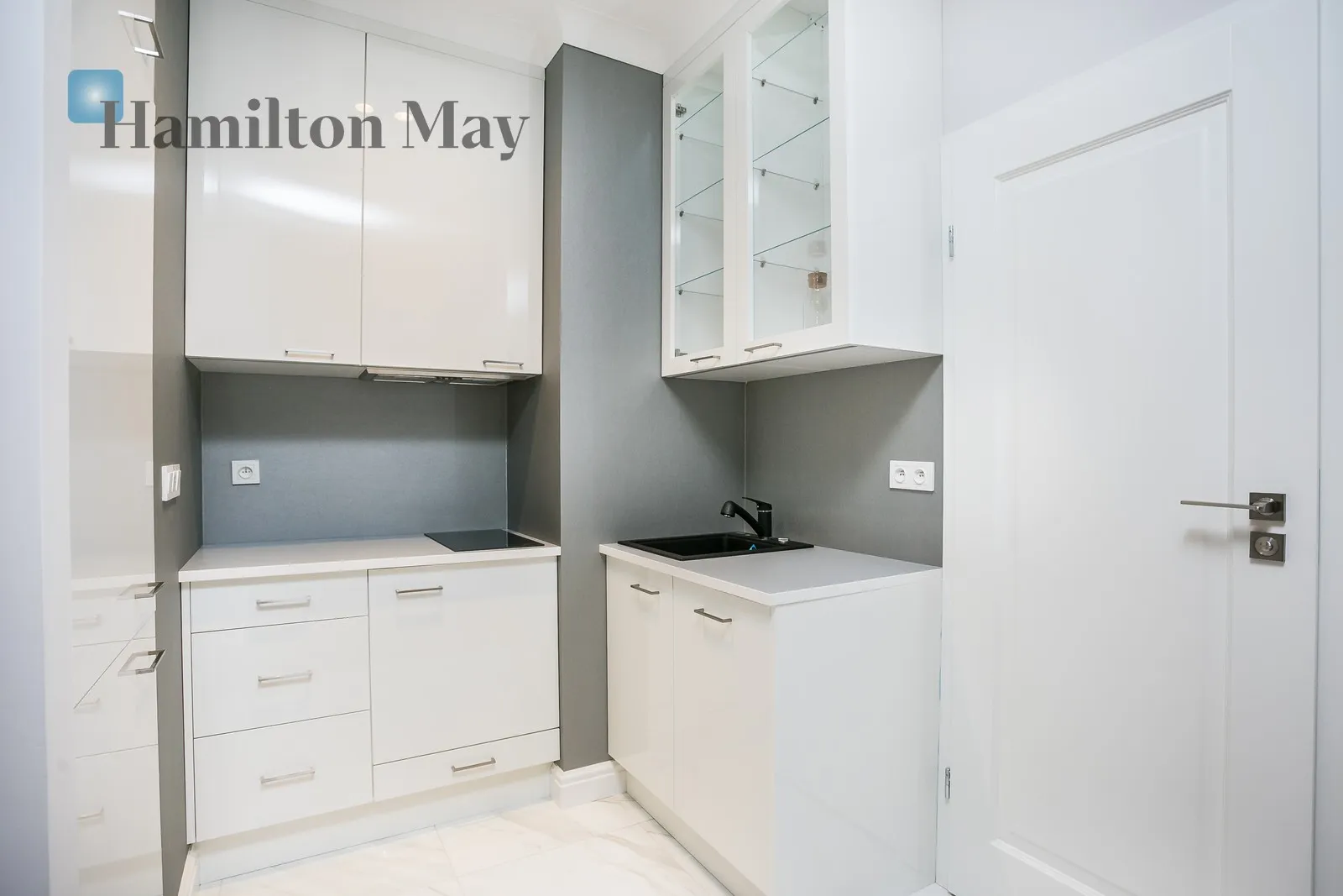 Region: Wola Subregion: Nowolipki Distance to centre: 2.56 km Level: 4 Price: 4000 PLN Bedrooms: 1 Bathrooms: 1 Size: 37m2 Price/m2: 108 PLN - slider