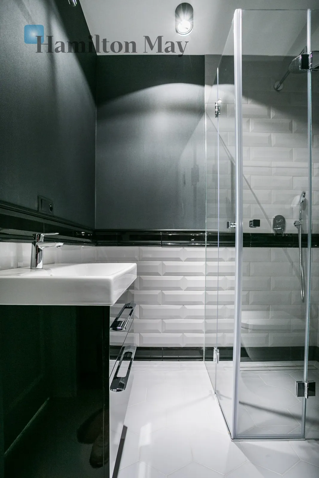 Region: Wola Subregion: Nowolipki Distance to centre: 2.56 km Level: 4 Price: 4000 PLN Bedrooms: 1 Bathrooms: 1 - slider