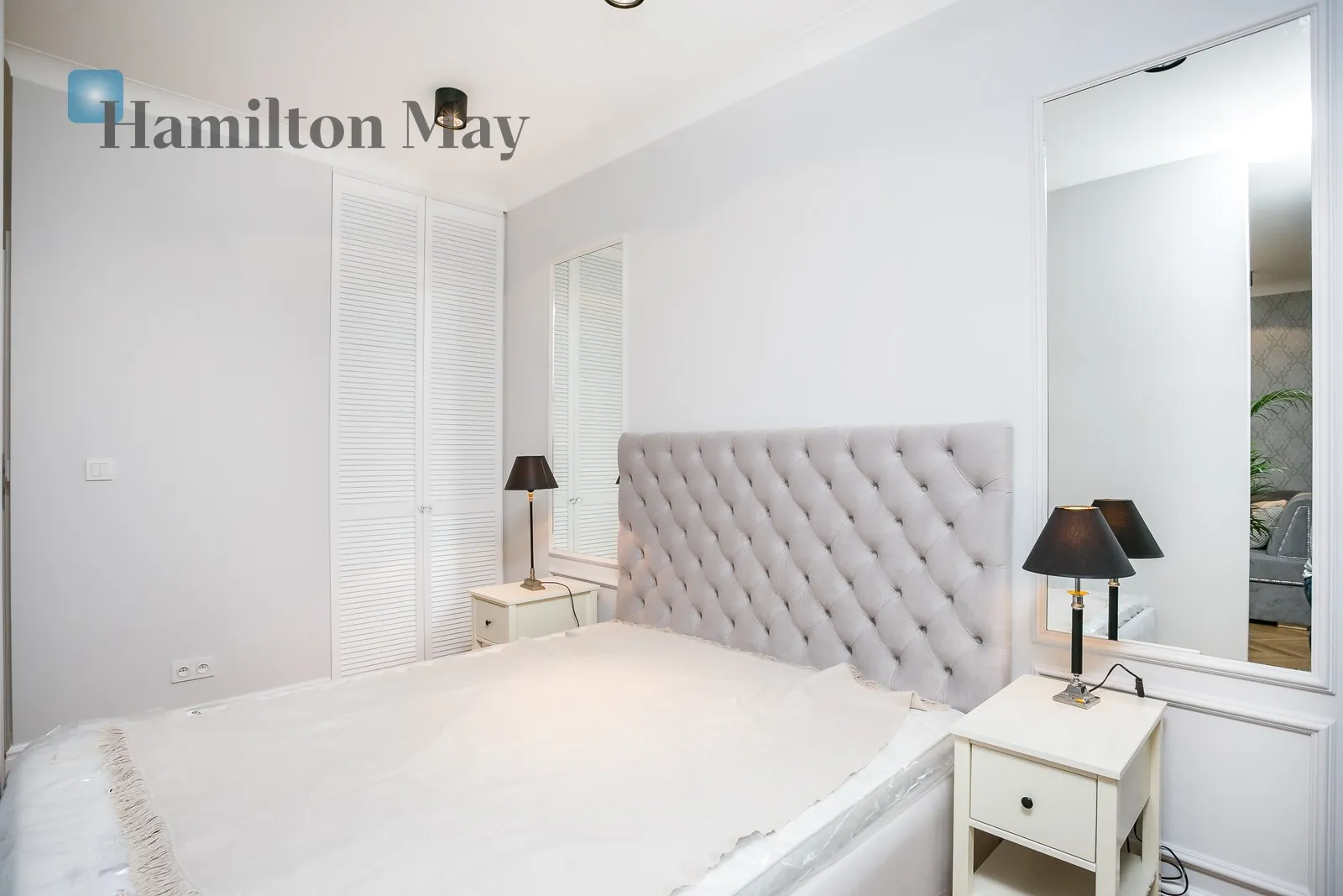 Region: Wola Subregion: Nowolipki Distance to centre: 2.56 km Level: 4 Price: 4000 PLN Bedrooms: 1 Bathrooms: 1 Size: 37m2 - slider