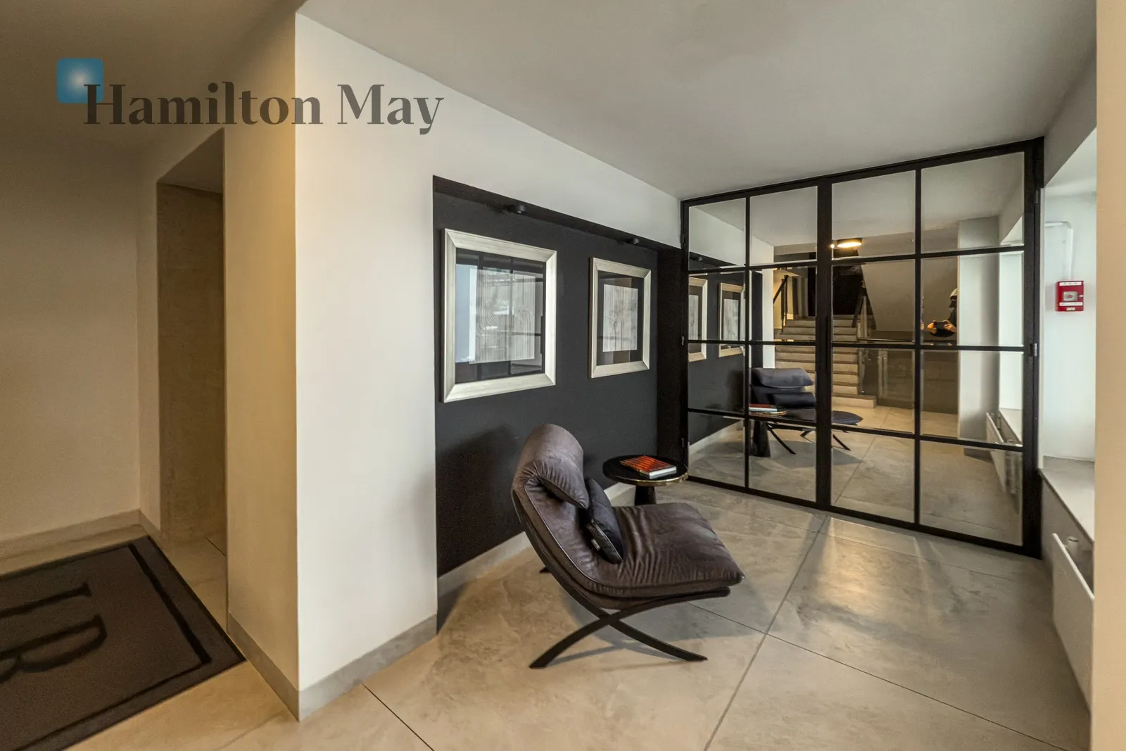 Exclusive sunny apartment with terrace – Łazienki Królewskie area - slider