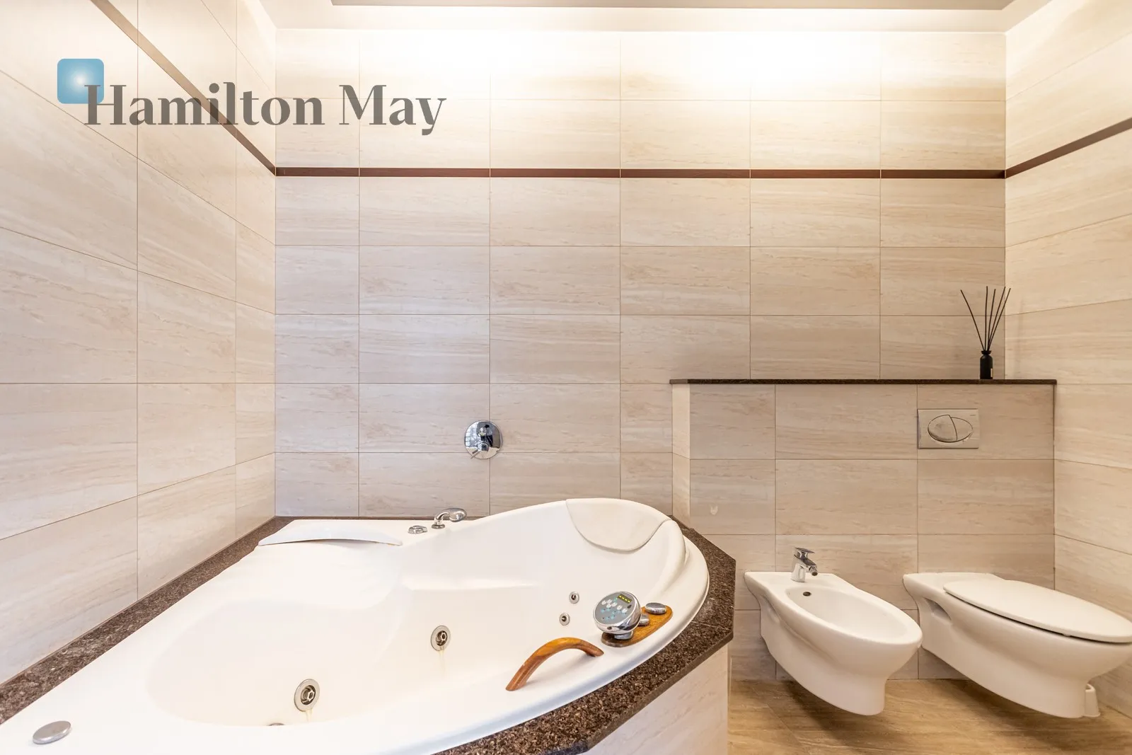 Exclusive sunny apartment with terrace – Łazienki Królewskie area - slider