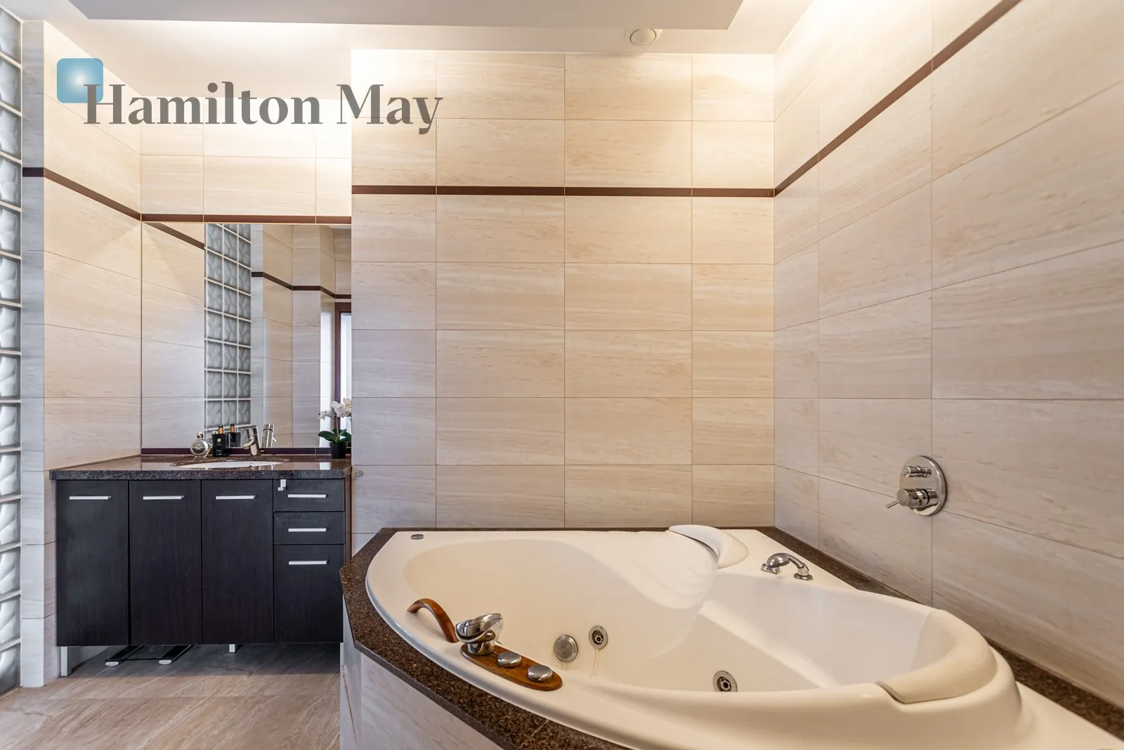 Exclusive sunny apartment with terrace – Łazienki Królewskie area - slider