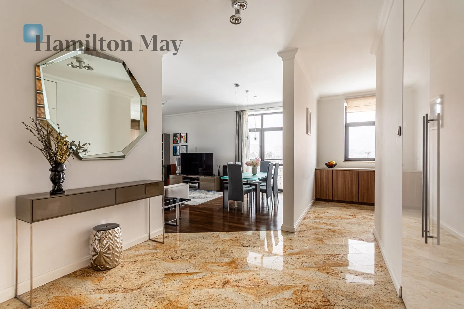 Exclusive sunny apartment with terrace – Łazienki Królewskie area - slider