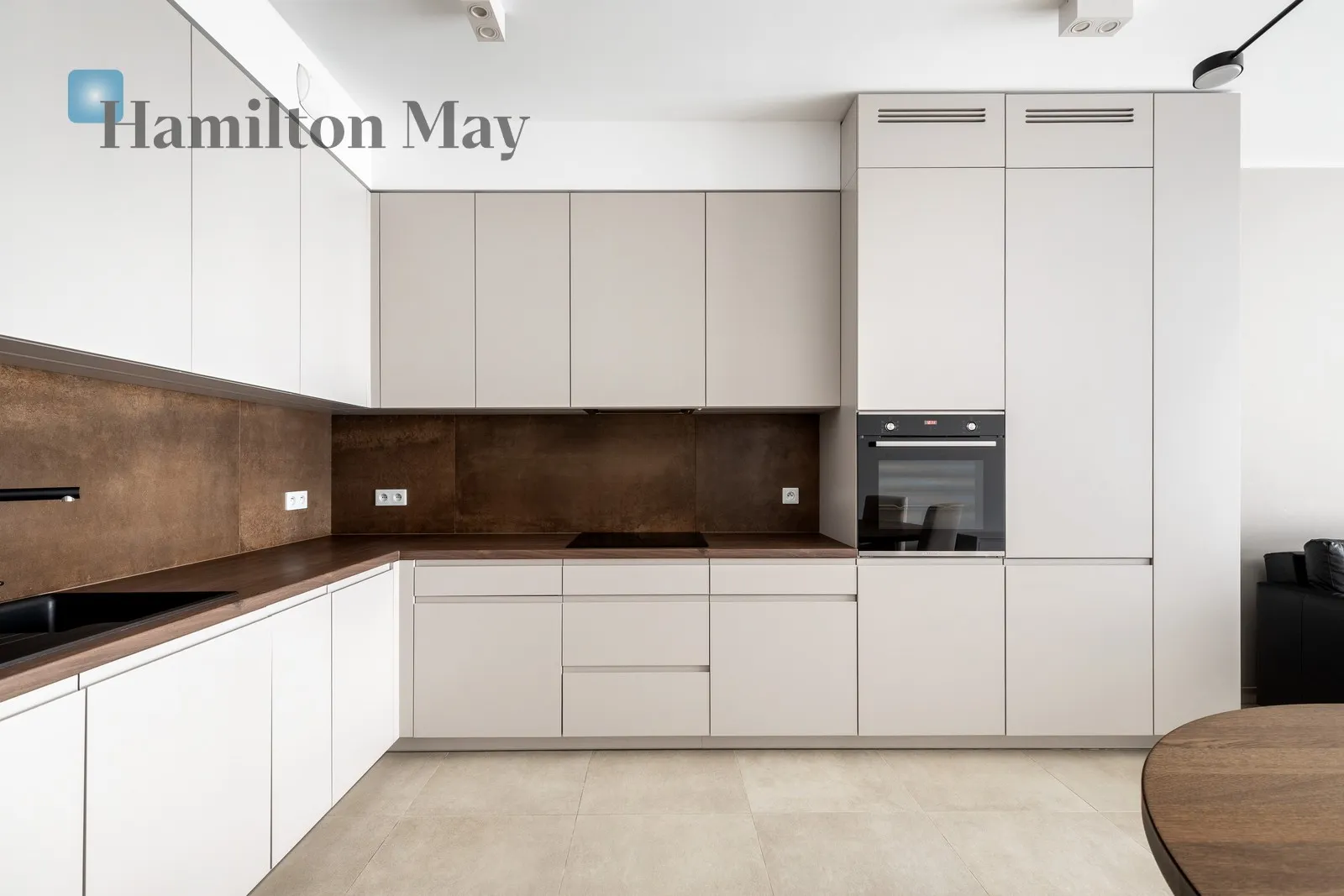 Distance to centre: 2.1 km Level: 4 Price: 1700000 PLN Bedrooms: 2 Bathrooms: 2 Size: 76m2 Price/m2: 22368 PLN - slider