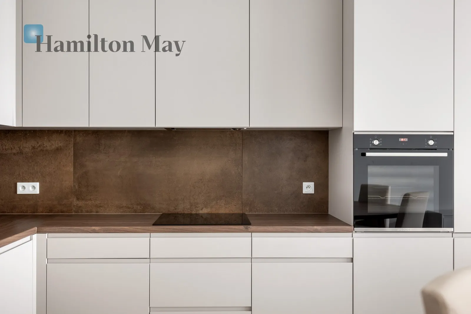 City: Kraków Street: Pułkownika Francesco Nullo Region: Grzegórzki Distance to centre: 2.1 km Level: 4 Price: 1700000 PLN - slider