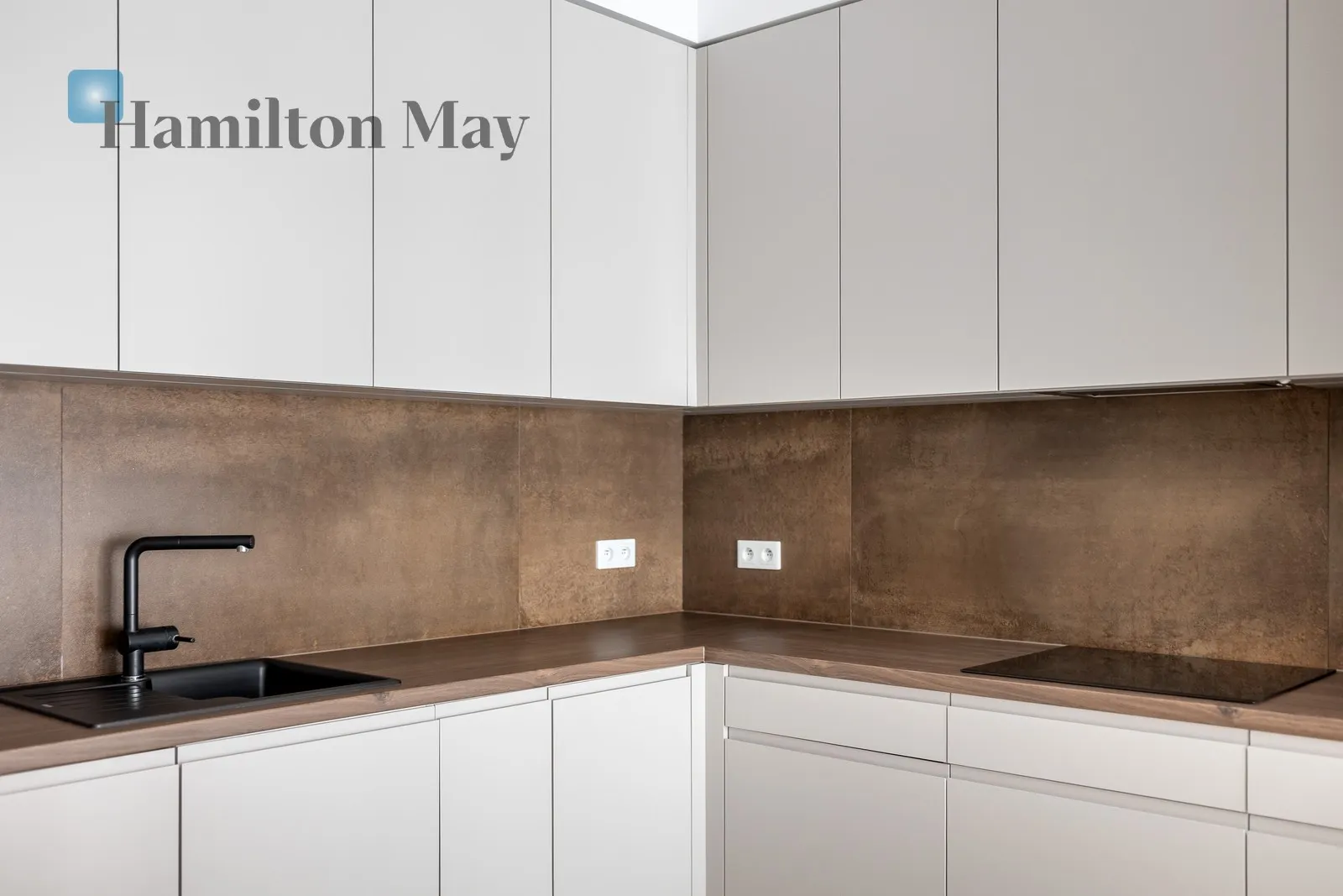 Street: Pułkownika Francesco Nullo Region: Grzegórzki Distance to centre: 2.1 km Level: 4 Price: 1700000 PLN Bedrooms: 2 - slider