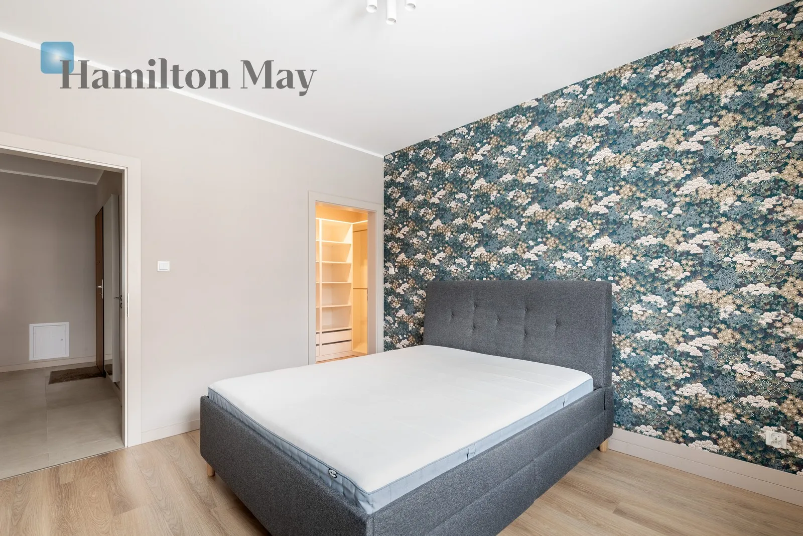 Distance to centre: 2.1 km Level: 4 Price: 1700000 PLN Bedrooms: 2 Bathrooms: 2 Size: 76m2 - slider