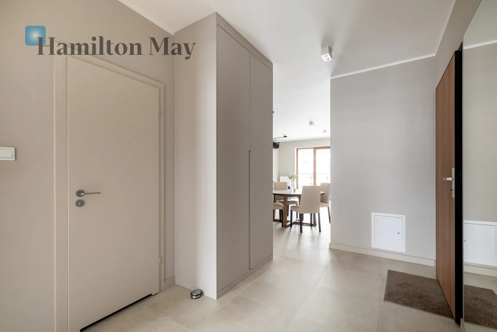 Level: 4 Price: 1700000 PLN Bedrooms: 2 Bathrooms: 2 - slider