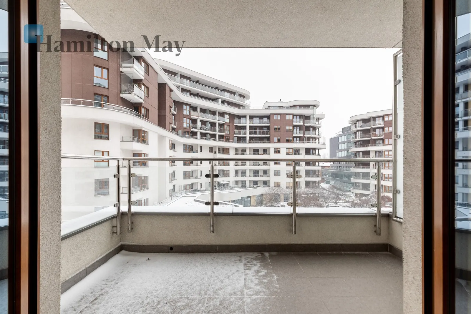 Bedrooms: 2 Bathrooms: 2 Size: 76m2 Price/m2: 22368 PLN - slider