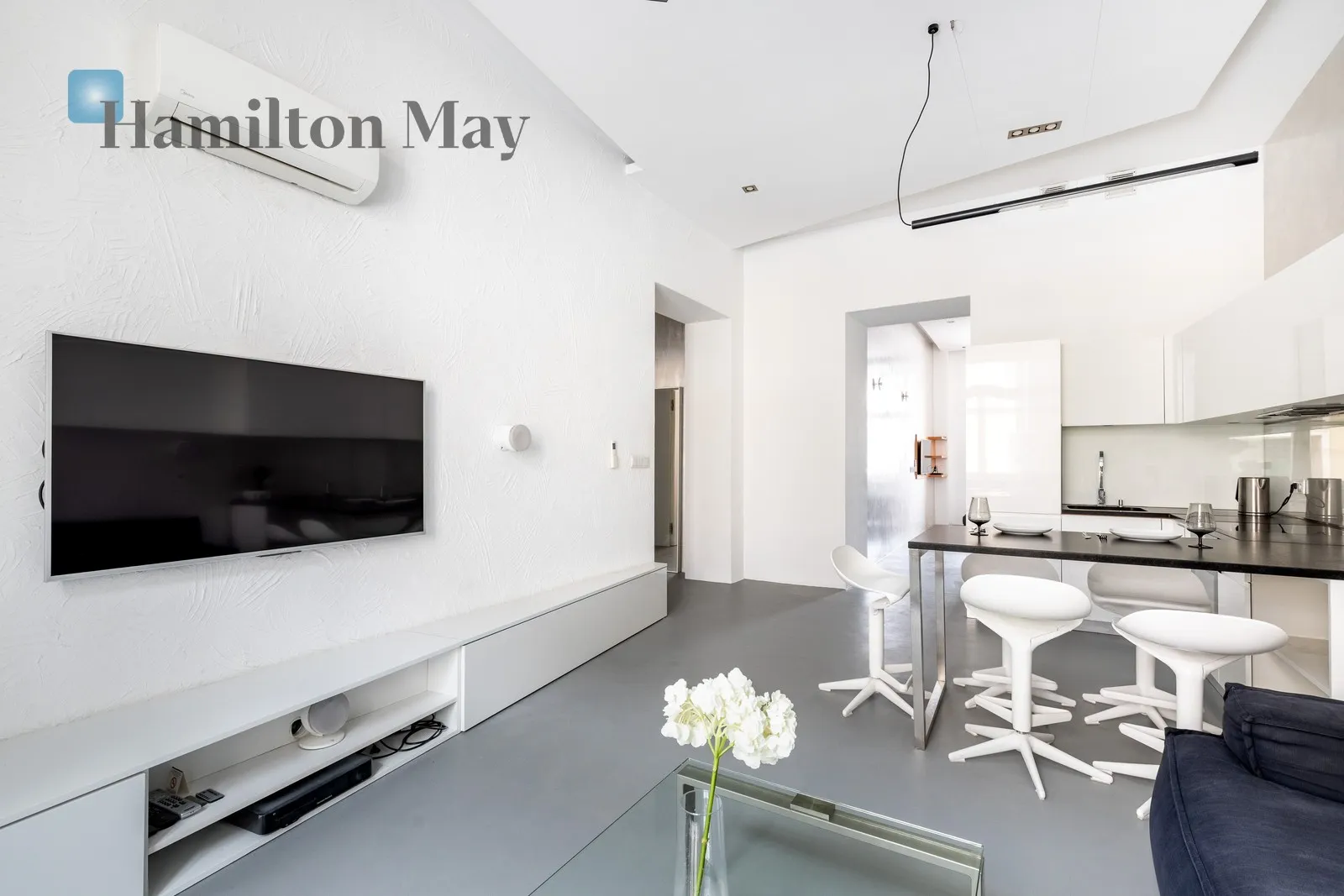 Розкішна двокімнатна квартира в чудово відремонтованому багатоквартирному будинку - slider