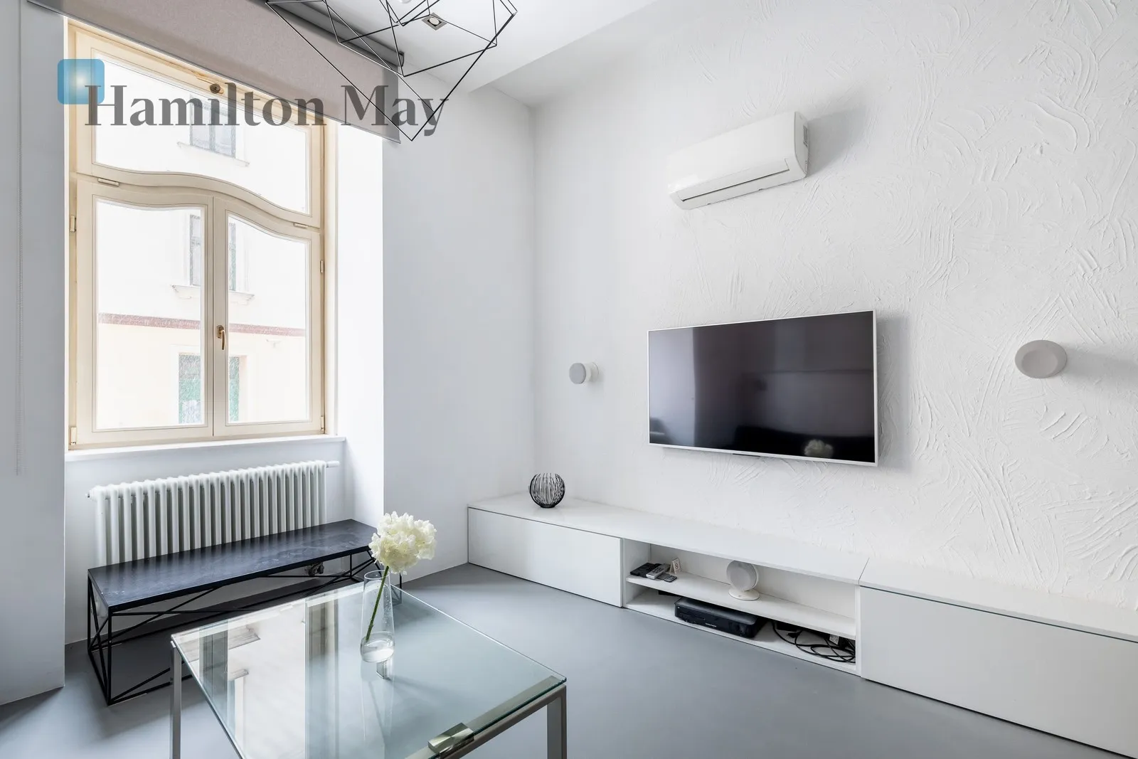 Розкішна двокімнатна квартира в чудово відремонтованому багатоквартирному будинку - slider