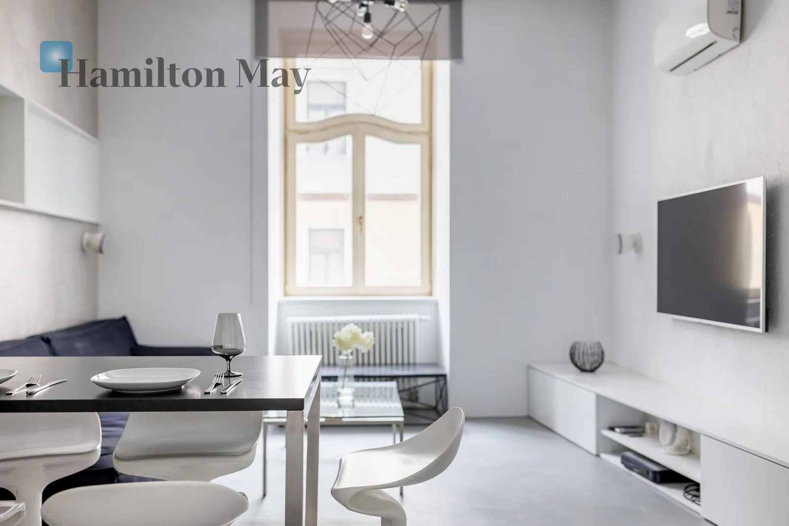 Розкішна двокімнатна квартира в чудово відремонтованому багатоквартирному будинку - slider