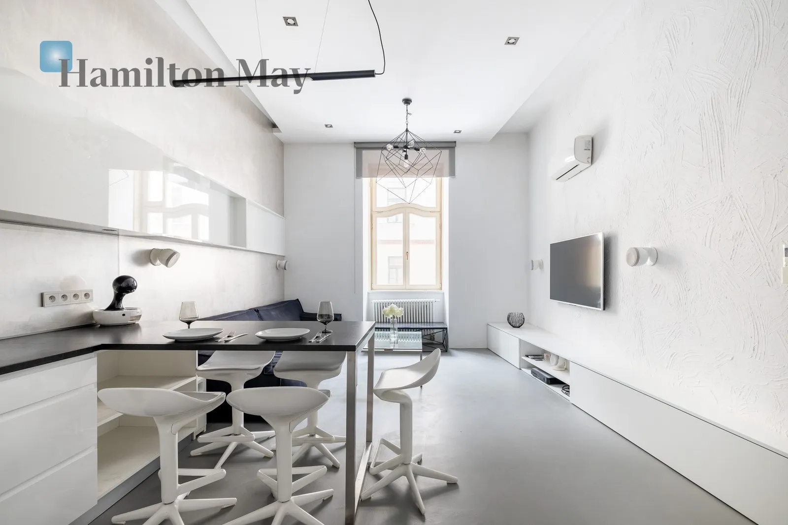 Розкішна двокімнатна квартира в чудово відремонтованому багатоквартирному будинку - slider