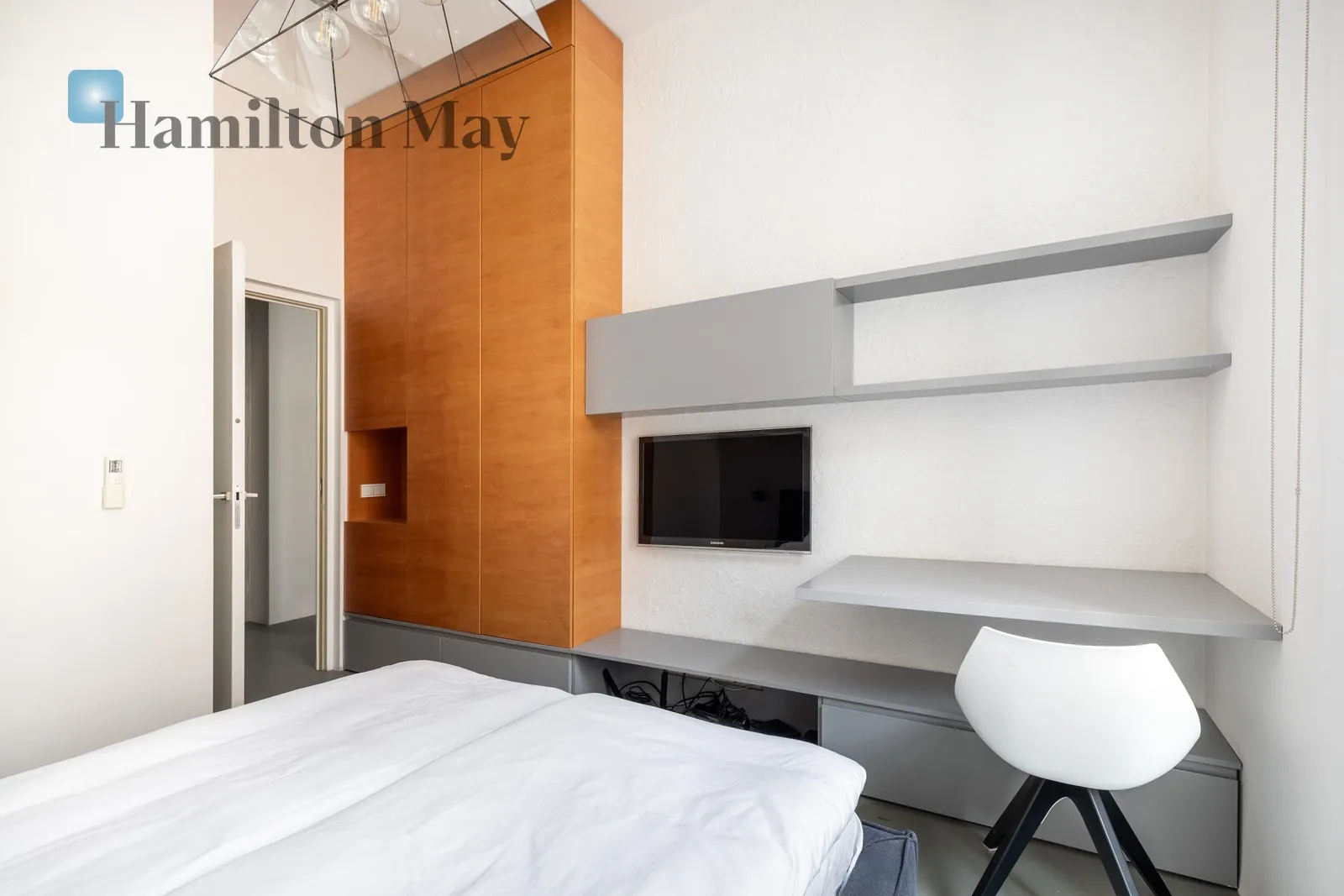 Розкішна двокімнатна квартира в чудово відремонтованому багатоквартирному будинку - slider