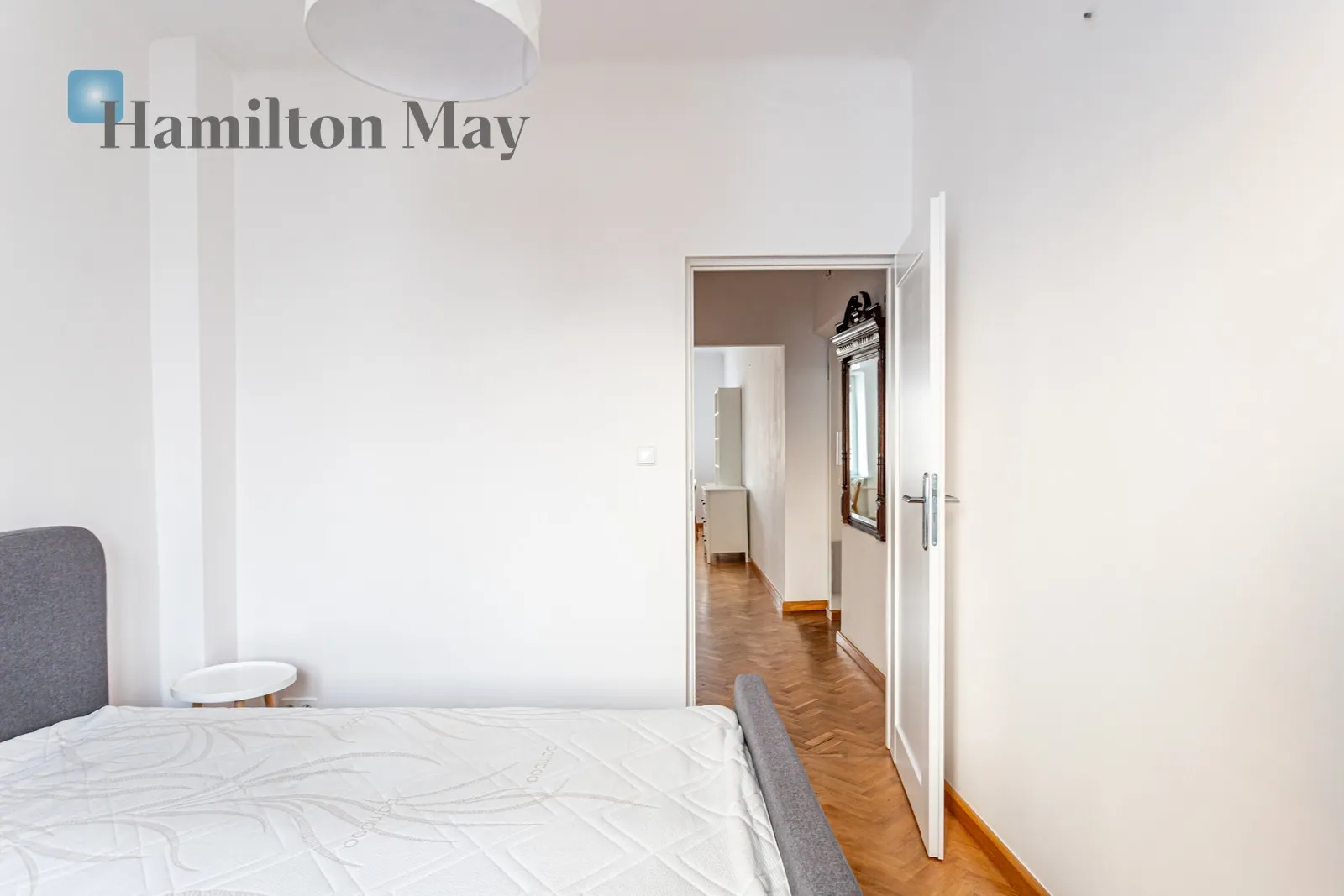 Region: Ochota Subregion: Filtry Distance to centre: 2.03 km Level: 4 Price: 3200 PLN Bedrooms: 1 Bathrooms: 1 Size: 42m2 - slider