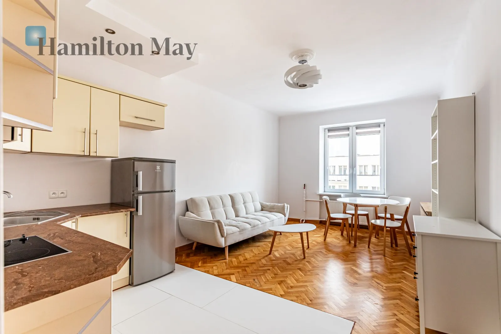 Street: Filtrowa Region: Ochota Subregion: Filtry Distance to centre: 2.03 km Level: 4 Price: 3200 PLN Bedrooms: 1 Bathrooms: 1 Size: 42m2 Price/m2: 76 PLN - slider