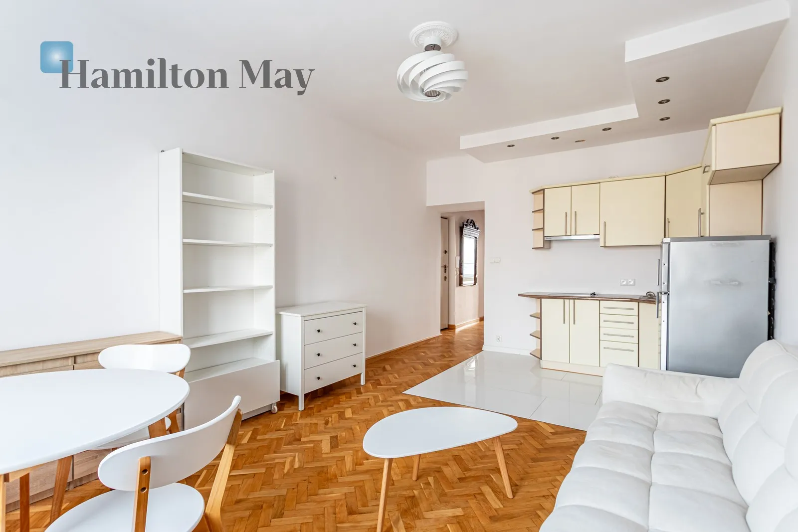 Street: Filtrowa Region: Ochota Subregion: Filtry Distance to centre: 2.03 km Level: 4 Price: 3200 PLN Bedrooms: 1 Bathrooms: 1 Size: 42m2 - slider