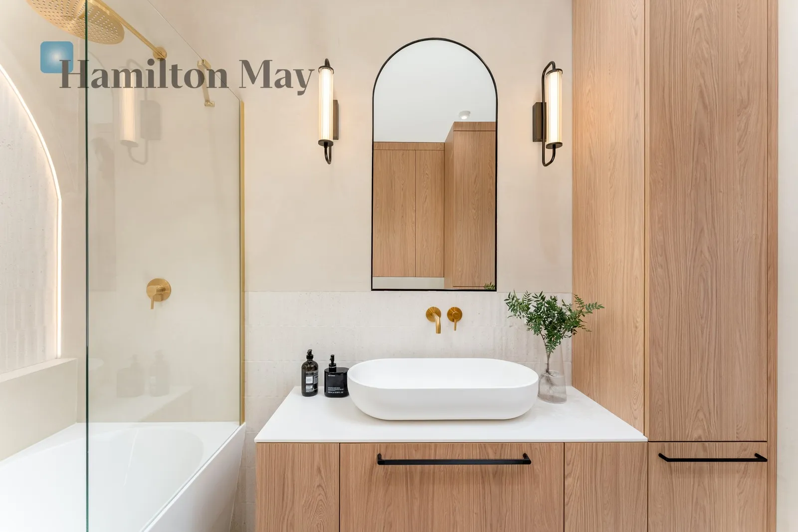 Subregion: Wola Justowska Distance to centre: 3.43 km Price: 1715000 PLN Bedrooms: 2 Bathrooms: 1 Size: 67.37m2 Price/m2: 25456 PLN - slider