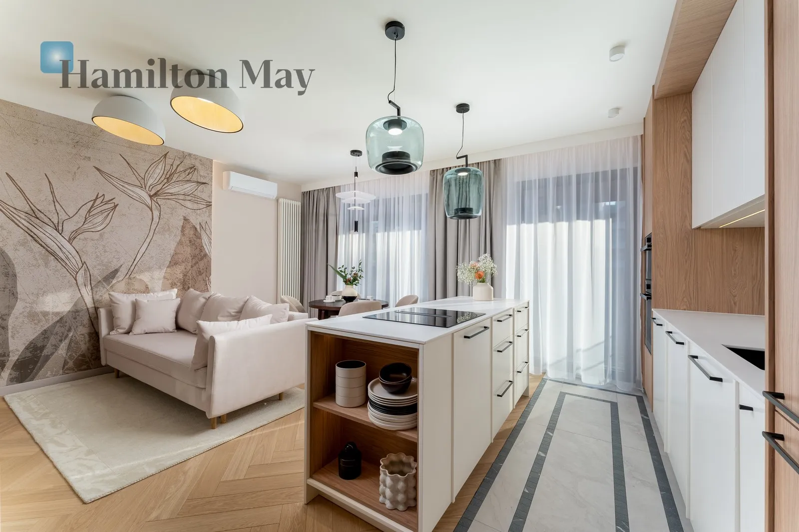 Distance to centre: 3.43 km Price: 1715000 PLN Bedrooms: 2 Bathrooms: 1 Size: 67.37m2 - slider