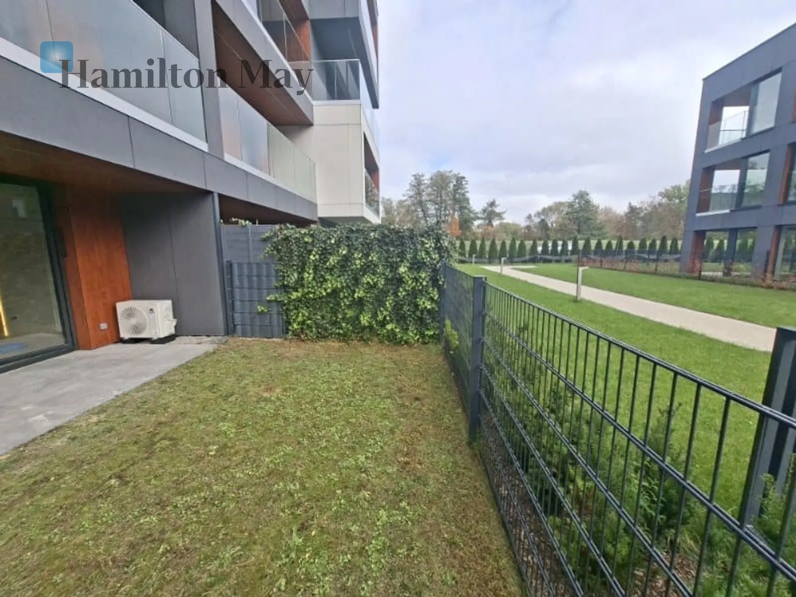 Сучасна 3-кімнатна квартира з садом та гаражем у Волі Юстовській - slider