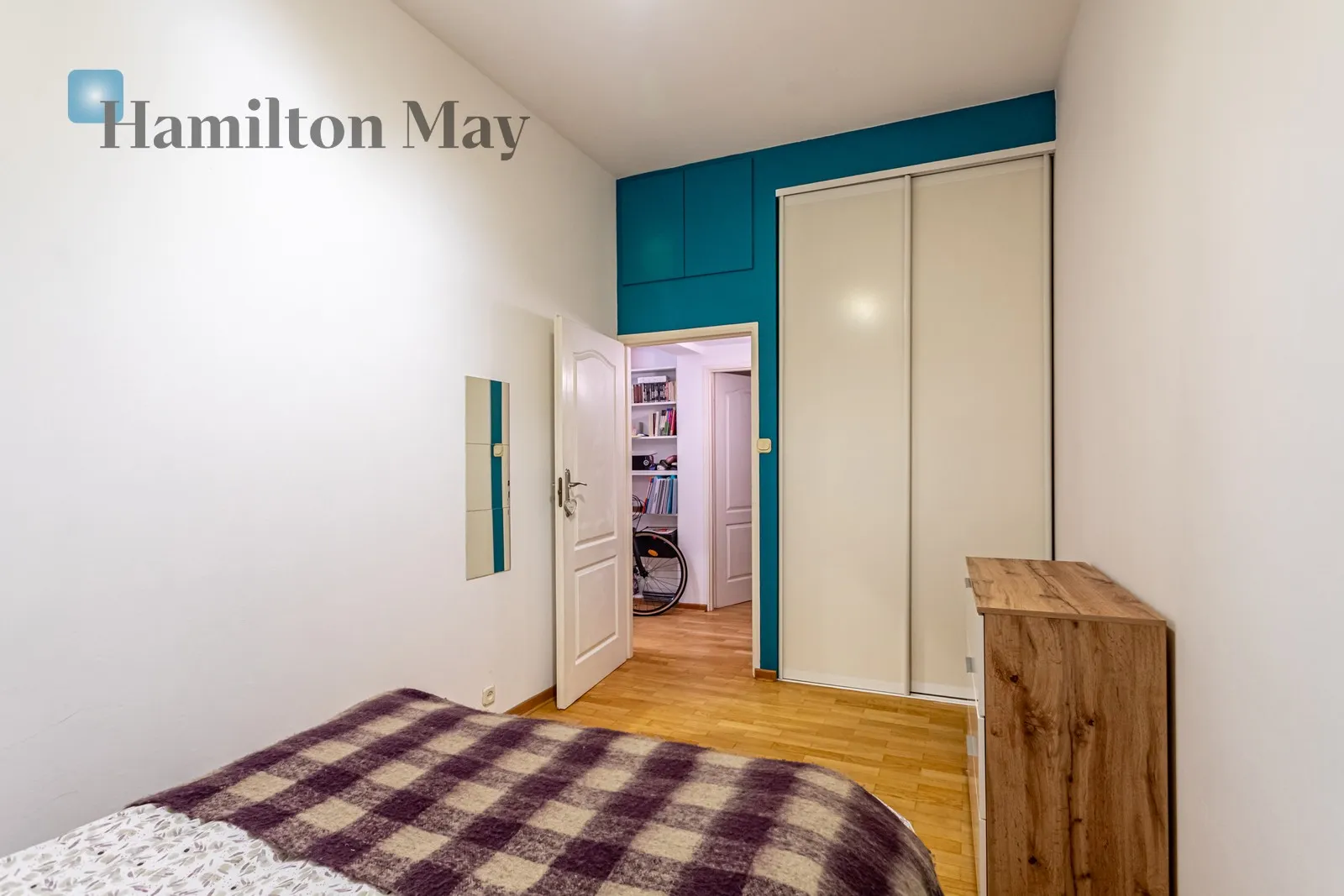 Przestronne | 4-pokojowe mieszkanie w ścisłym centrum | na sprzedaż - slider