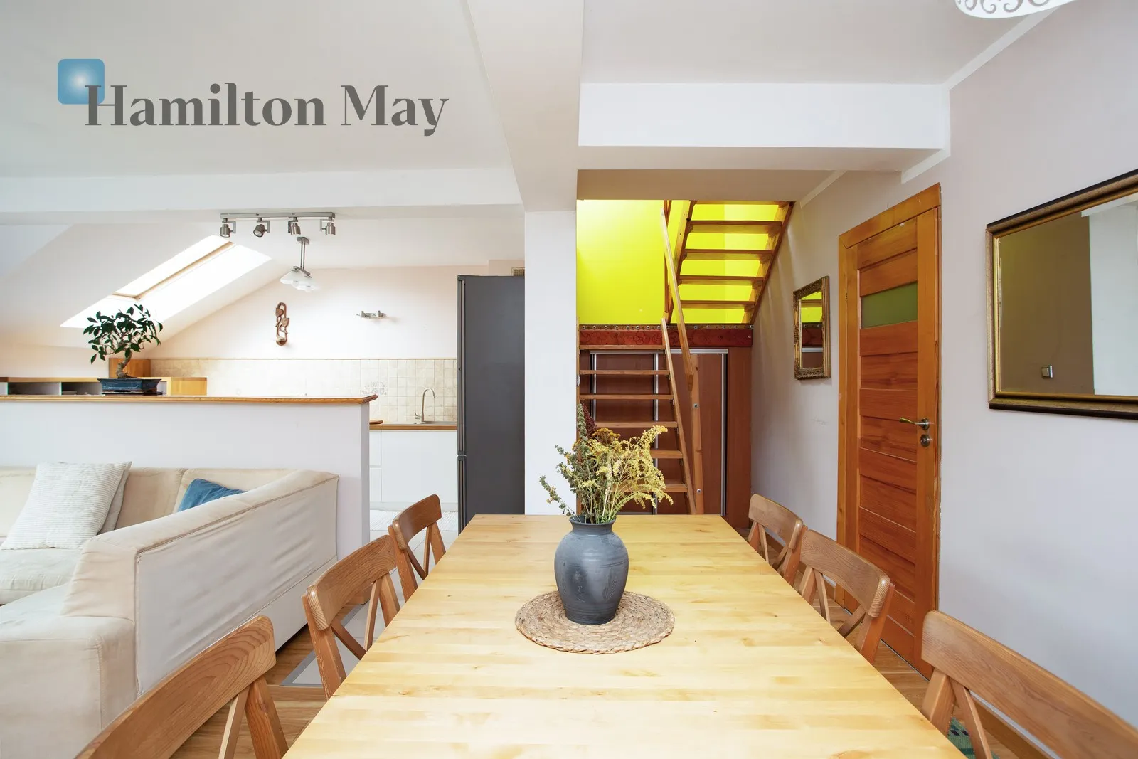 Street: Miechowska Region: Krowodrza Distance to centre: 1.73 km Price: 6000000 PLN Bedrooms: null - slider