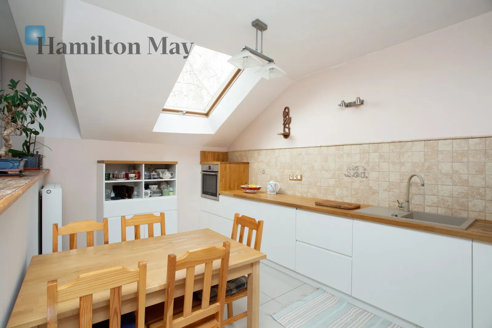 Distance to centre: 1.73 km Price: 6000000 PLN Bedrooms: null Bathrooms: null Size: 429m2 - slider