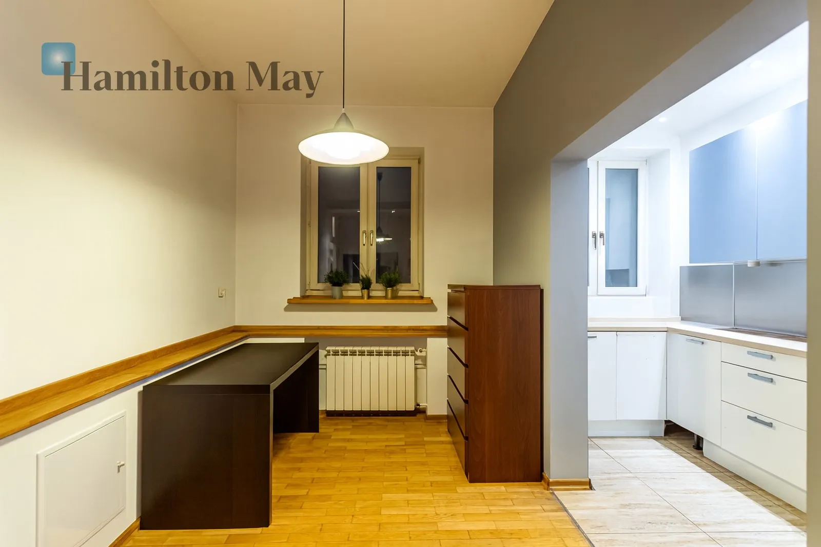 Przestronne | 4-pokojowe mieszkanie w ścisłym centrum | na sprzedaż - slider