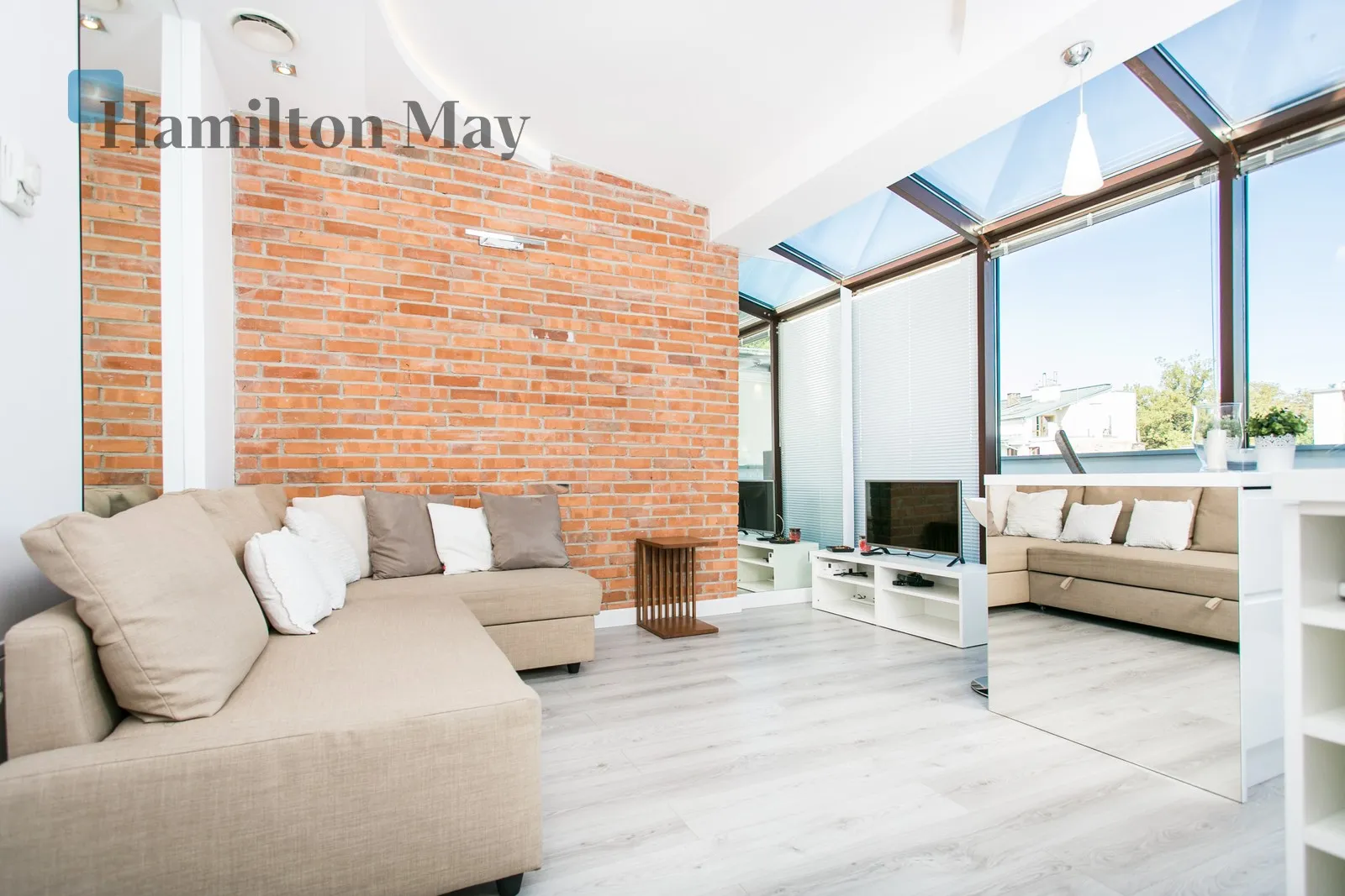 City: Kraków Street: Mikołaja Kopernika Region: Stare Miasto Level: 4 Price: 3200 PLN Bedrooms: 0 Bathrooms: 1 Size: 25m2 - slider