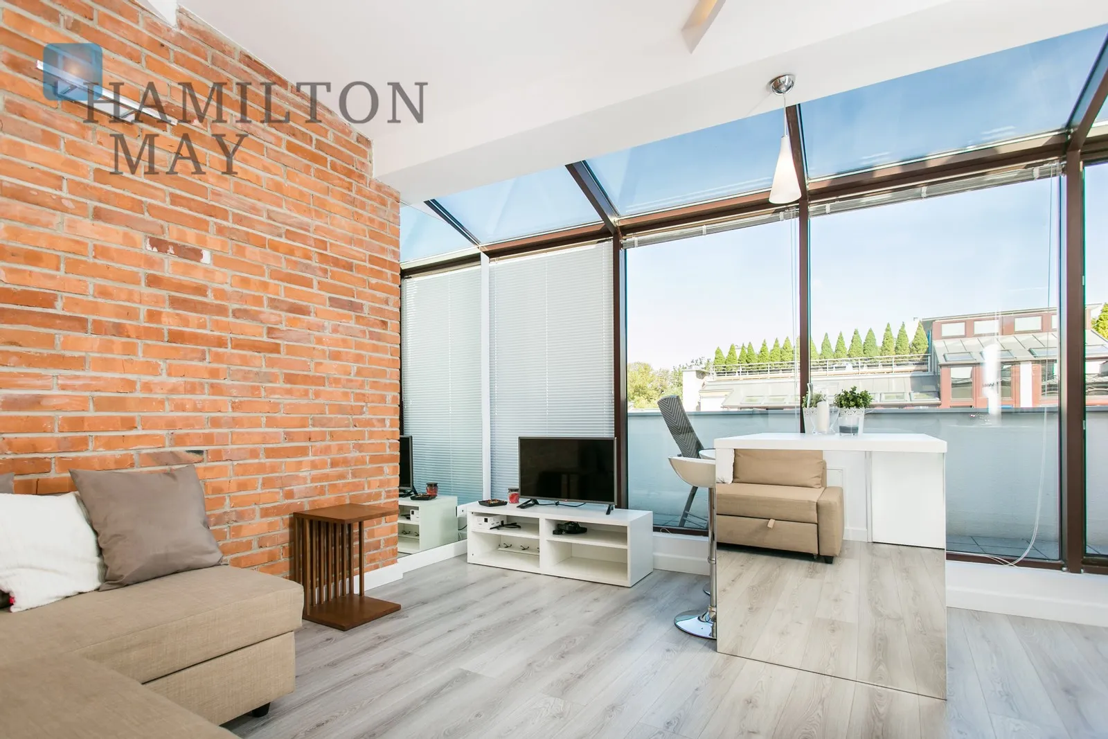 City: Kraków Street: Mikołaja Kopernika Region: Stare Miasto Level: 4 Price: 3200 PLN Bedrooms: 0 Bathrooms: 1 - slider