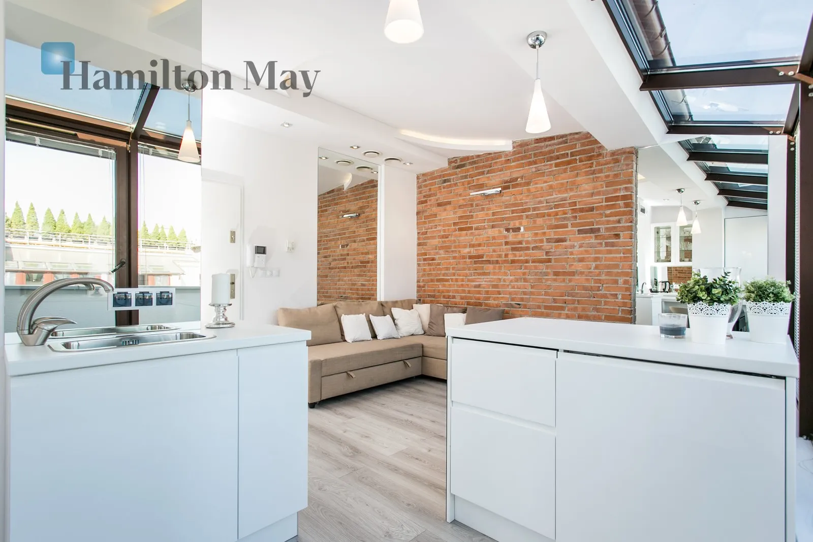 Region: Stare Miasto Level: 4 Price: 3200 PLN Bedrooms: 0 Bathrooms: 1 Size: 25m2 Price/m2: 128 PLN - slider